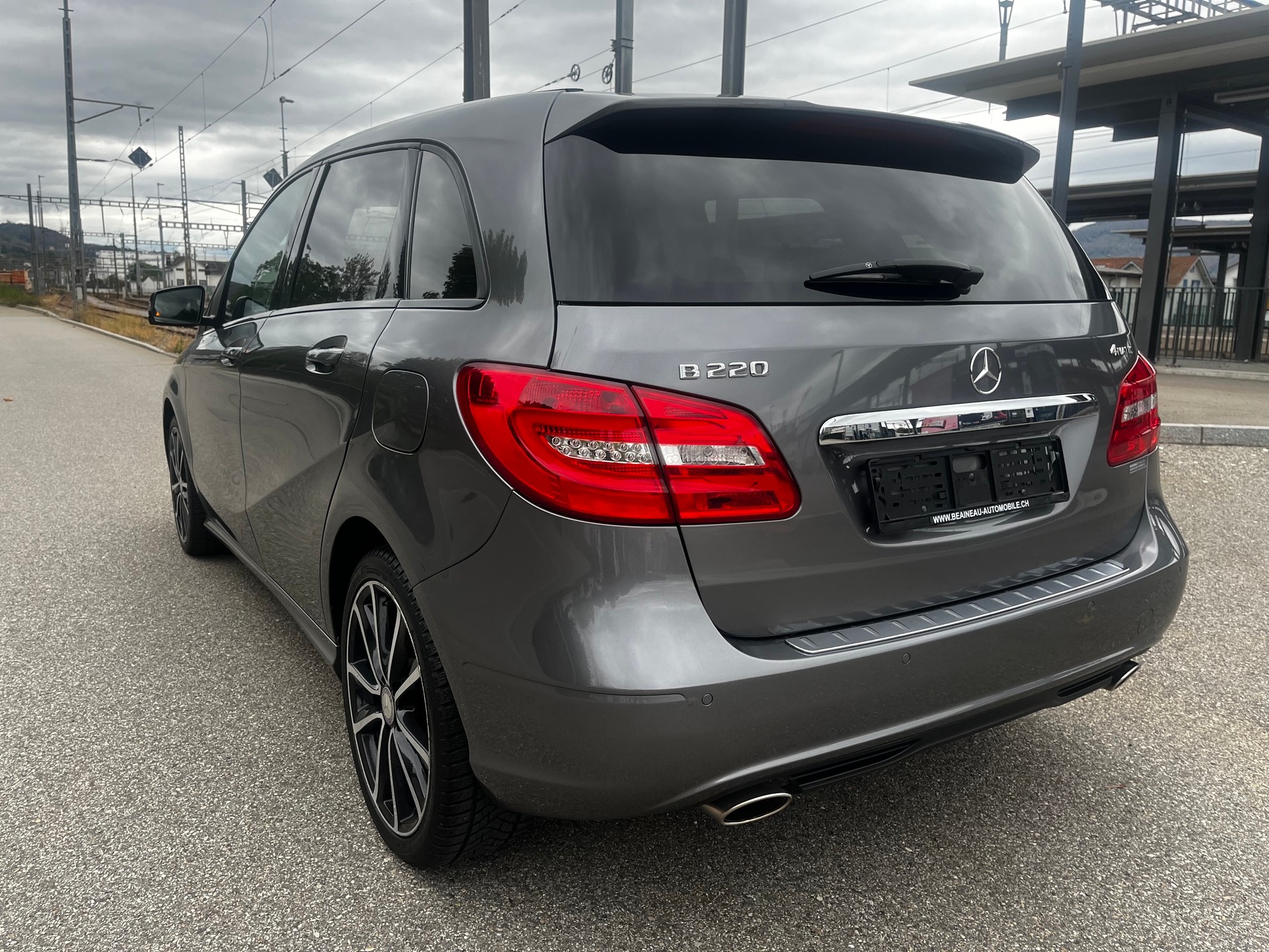MERCEDES-BENZ B 220 4Matic 7G-DCT-image-5