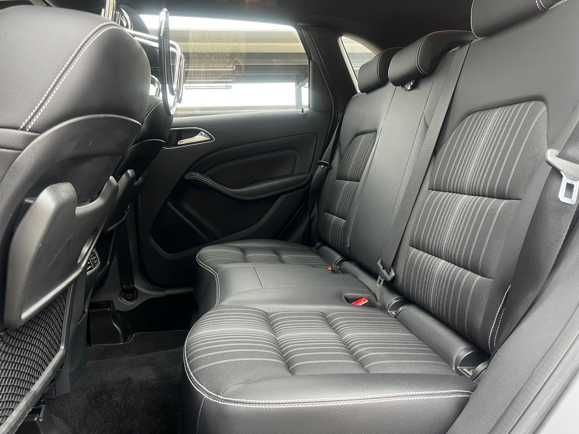 MERCEDES-BENZ B 220 4Matic 7G-DCT-image-10