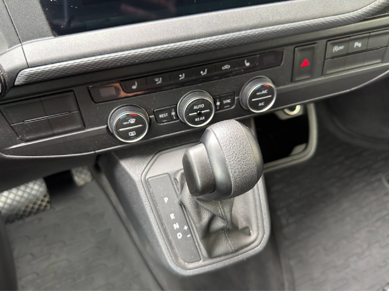 VW T6.1 California 3000 2.0 TDI 150 Beach DSG-image-7
