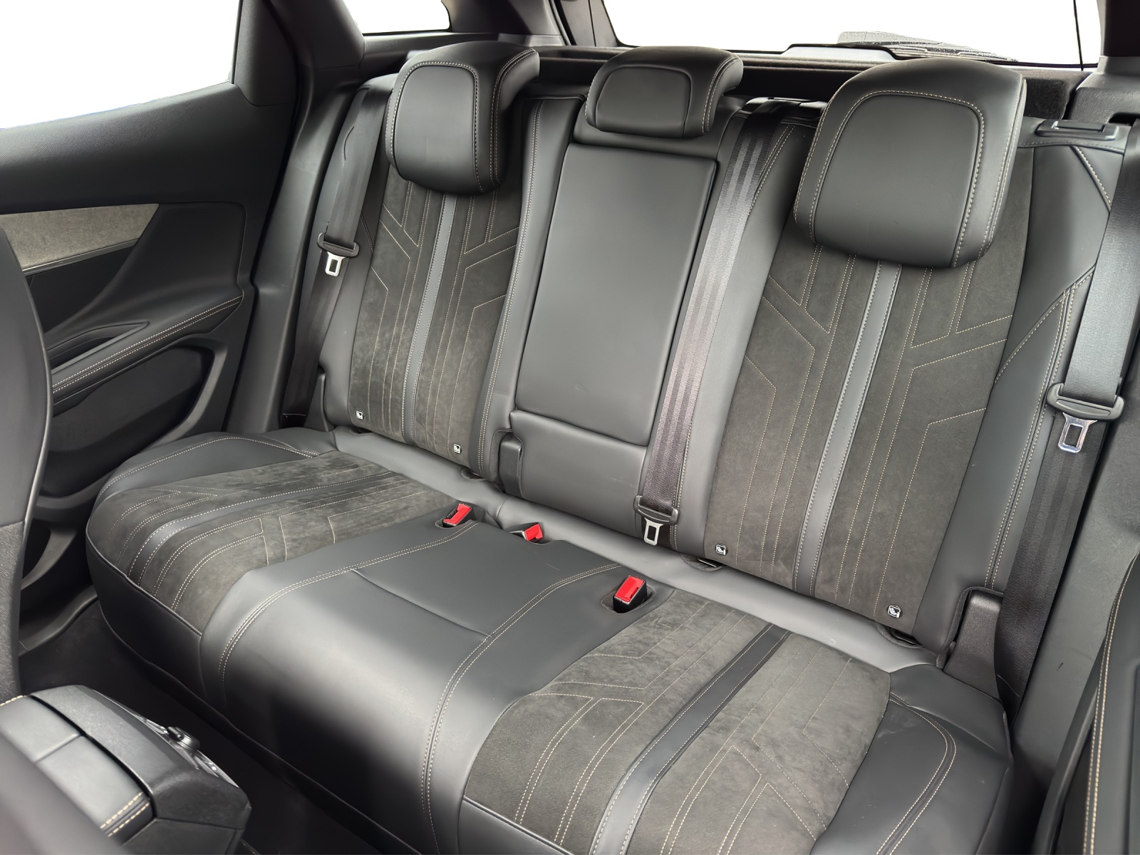 PEUGEOT 3008 1.6 Plug-in Hybrid4 GT Pack-image-7
