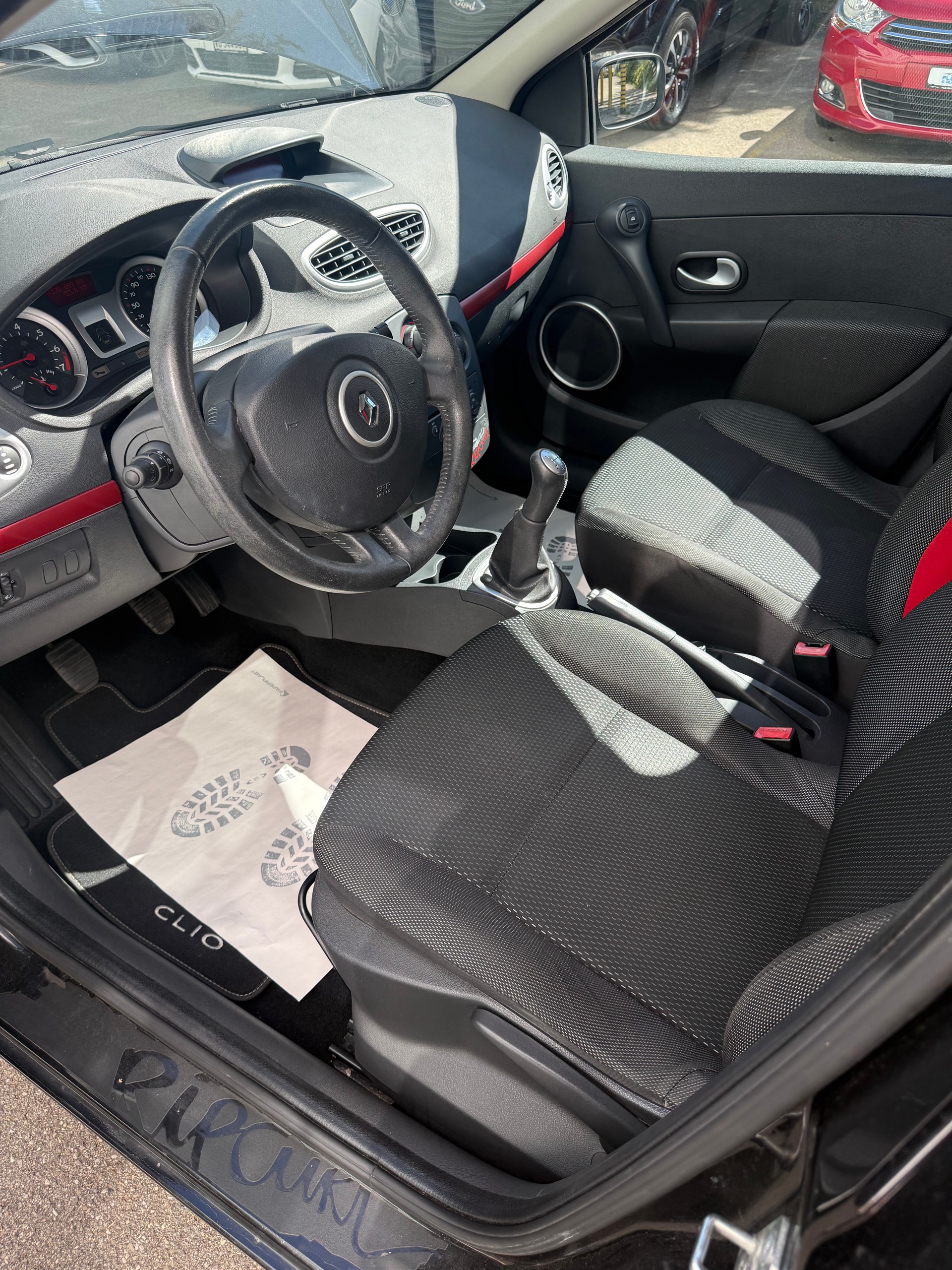 RENAULT Clio 1.2 16V Turbo Rip Curl-image-11