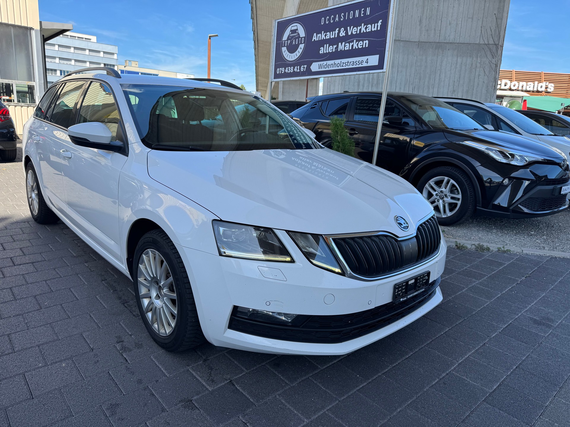 SKODA Octavia Combi 1.6 TDI Ambition-image-0