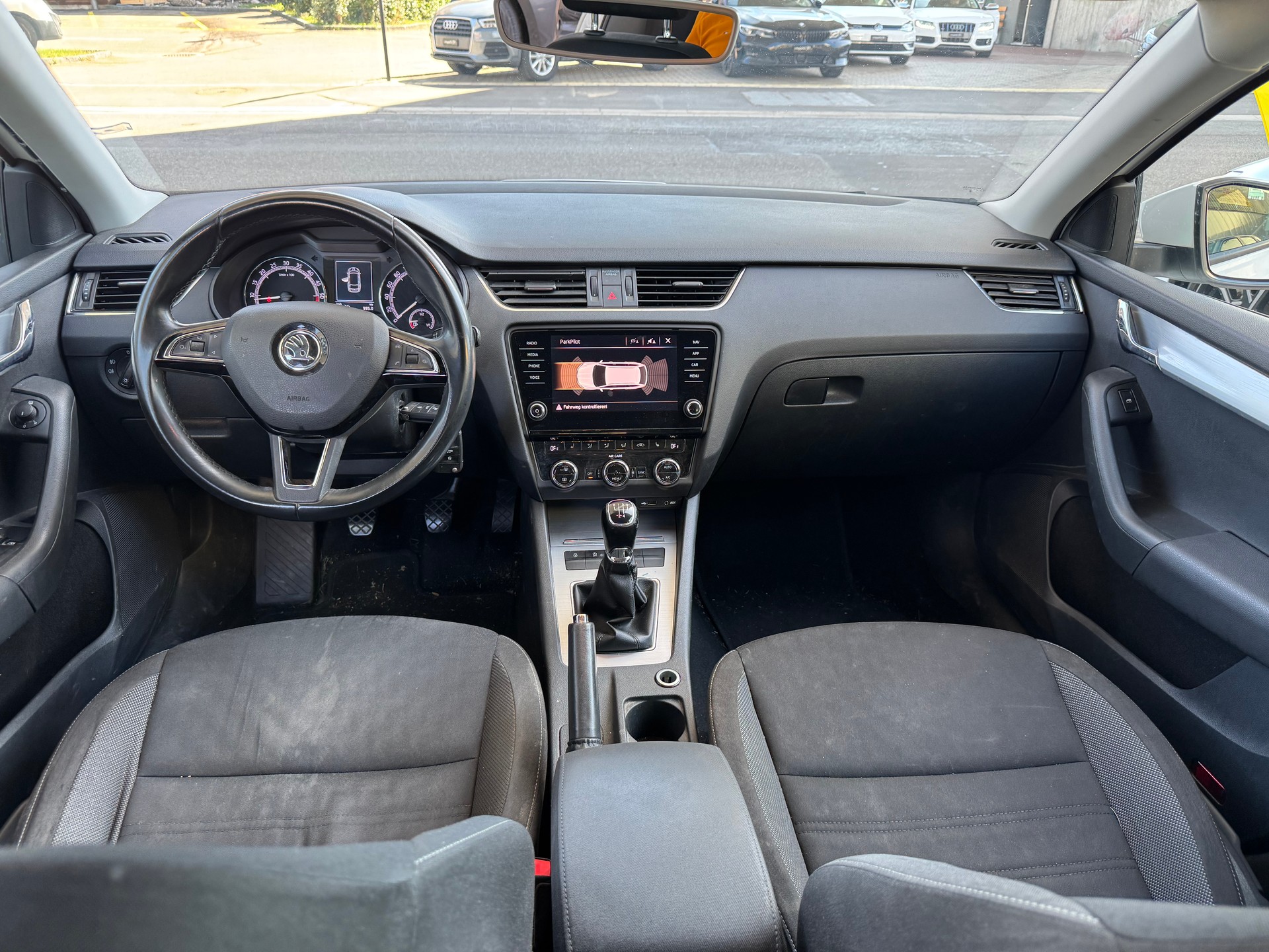 SKODA Octavia Combi 1.6 TDI Ambition-image-5