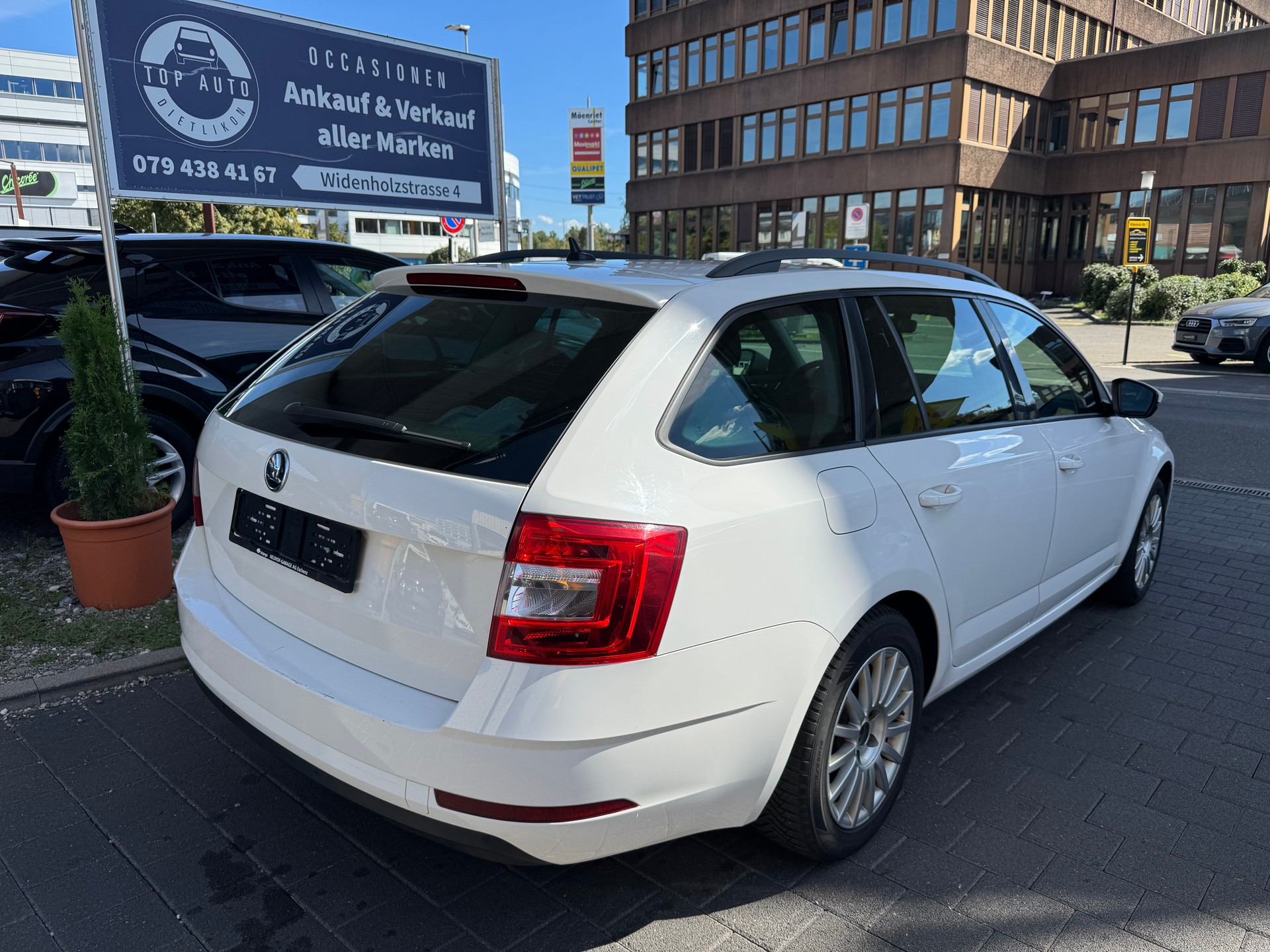 SKODA Octavia Combi 1.6 TDI Ambition-image-1