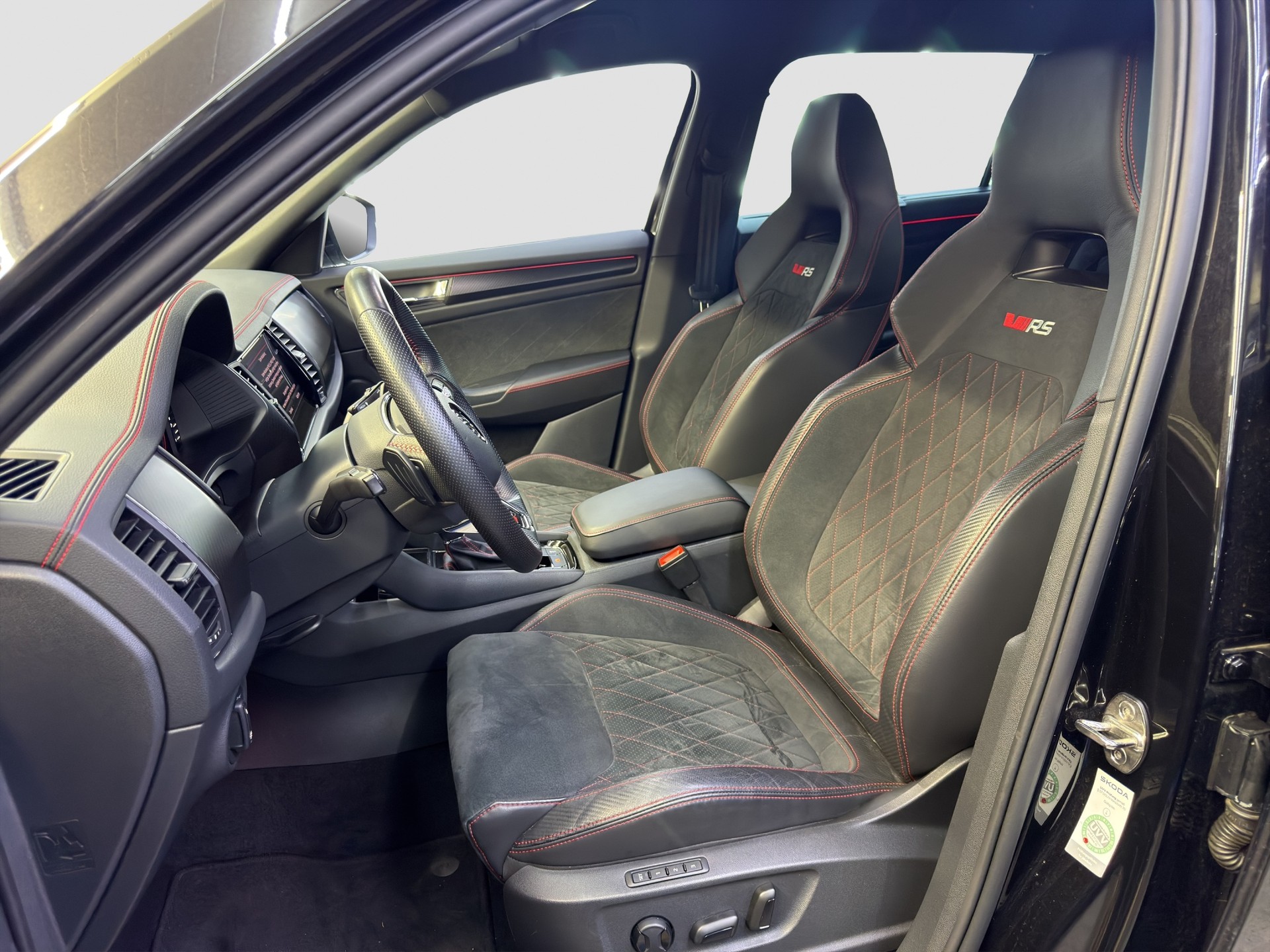 SKODA Kodiaq 2.0 TSI 4x4 RS-image-11