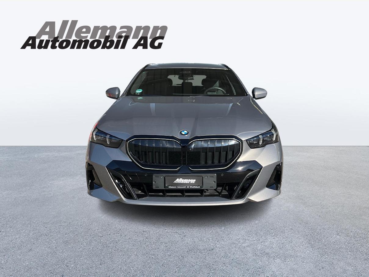 BMW 540d xDrive Touring-image-1