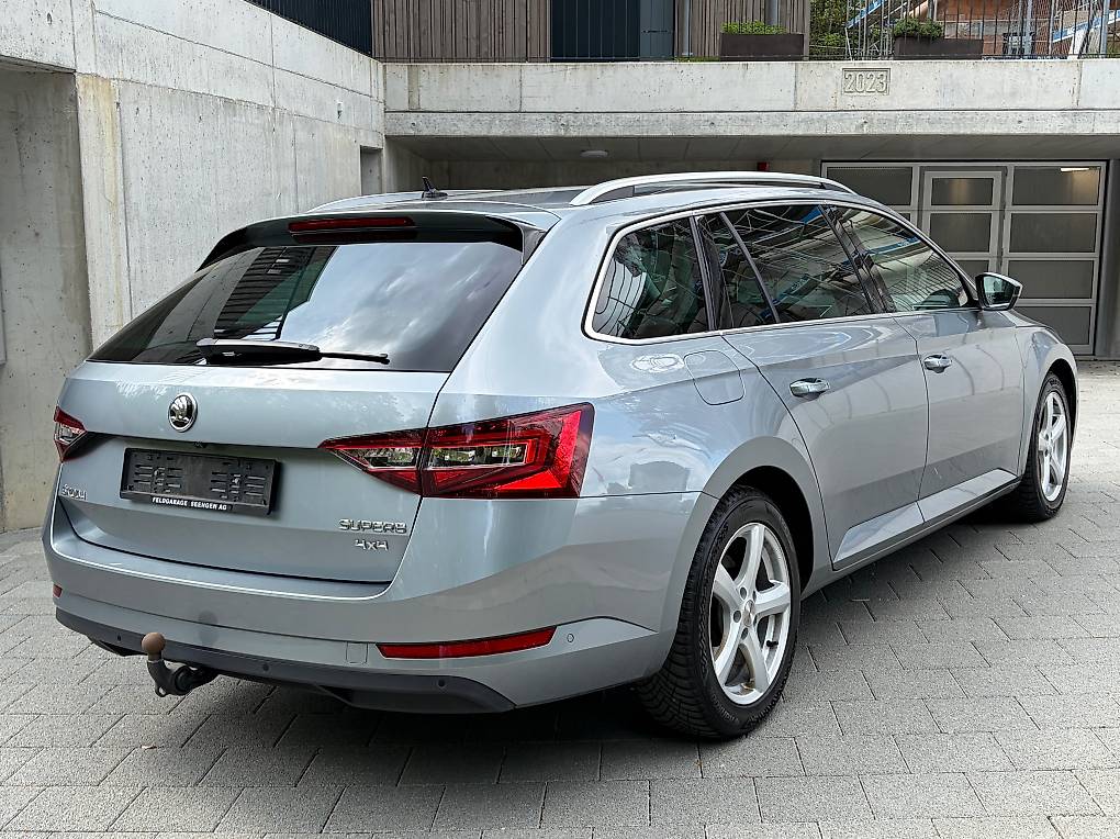 SKODA Superb Combi 2.0 TDi L&K DSG-image-2