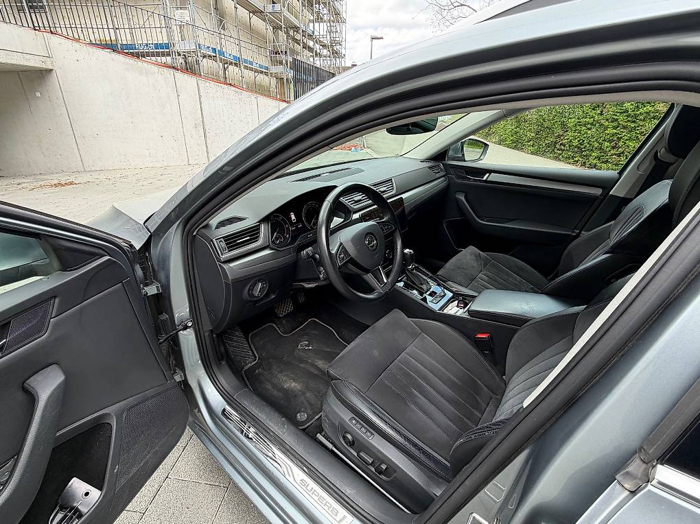 SKODA Superb Combi 2.0 TDi L&K DSG-image-4