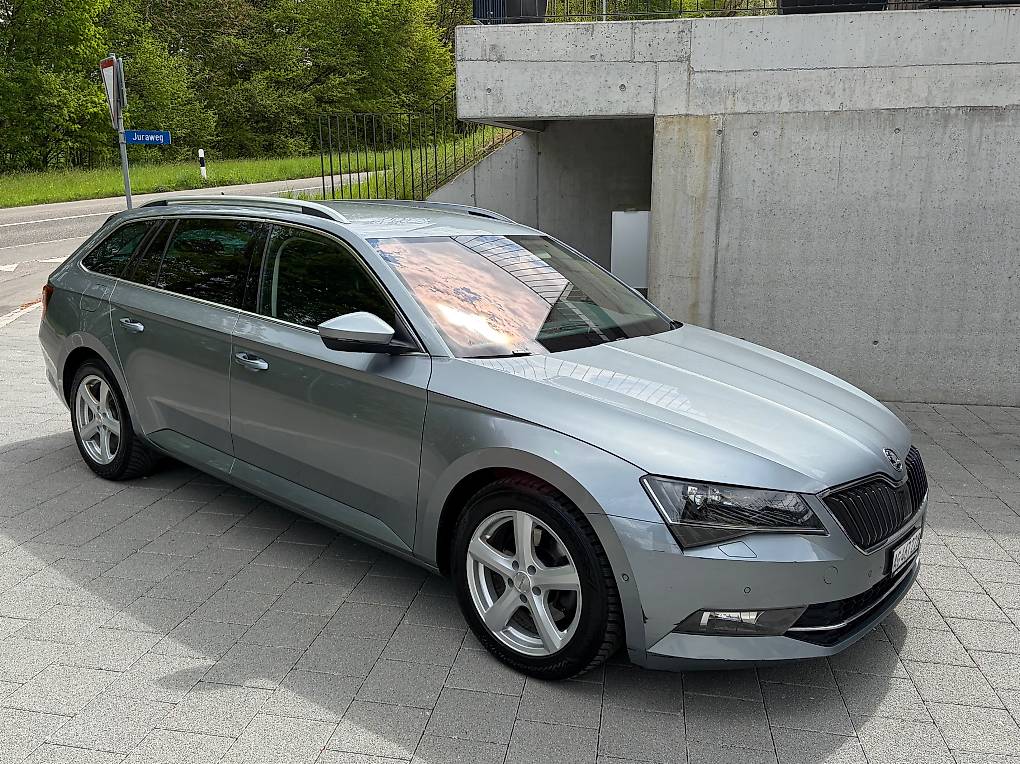 SKODA Superb Combi 2.0 TDi L&K DSG-image-3