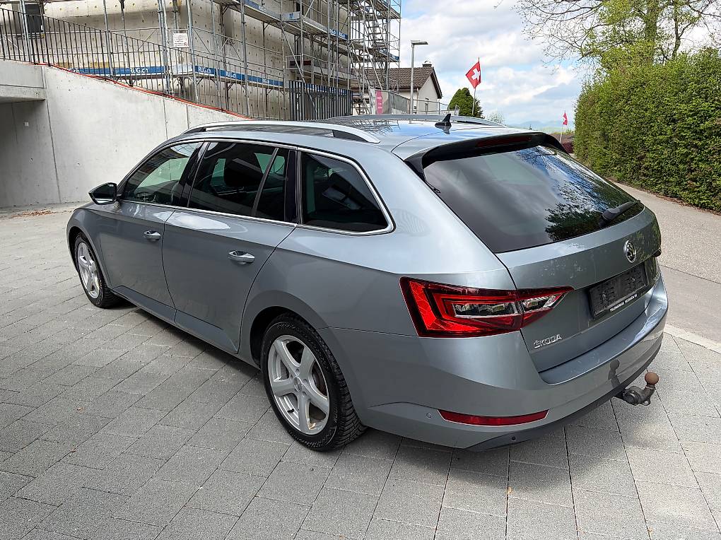 SKODA Superb Combi 2.0 TDi L&K DSG-image-1