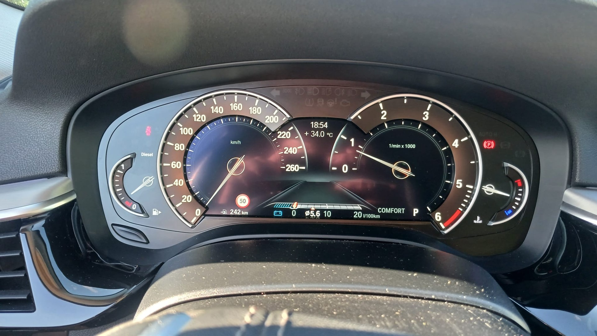 BMW 520d xDrive Touring Luxury Line Steptronic-image-10
