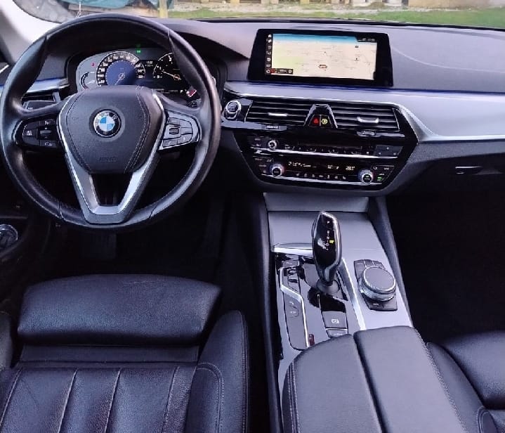BMW 520d xDrive Touring Luxury Line Steptronic-image-7