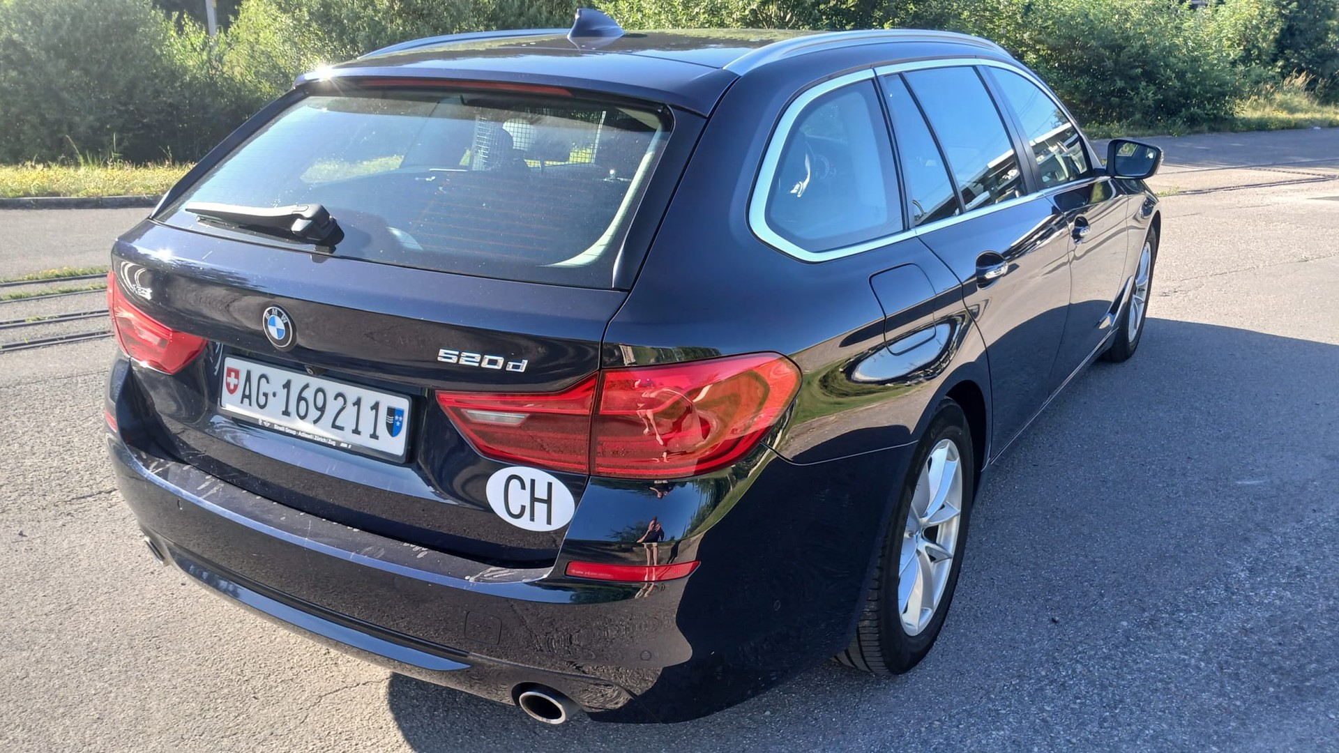 BMW 520d xDrive Touring Luxury Line Steptronic-image-13