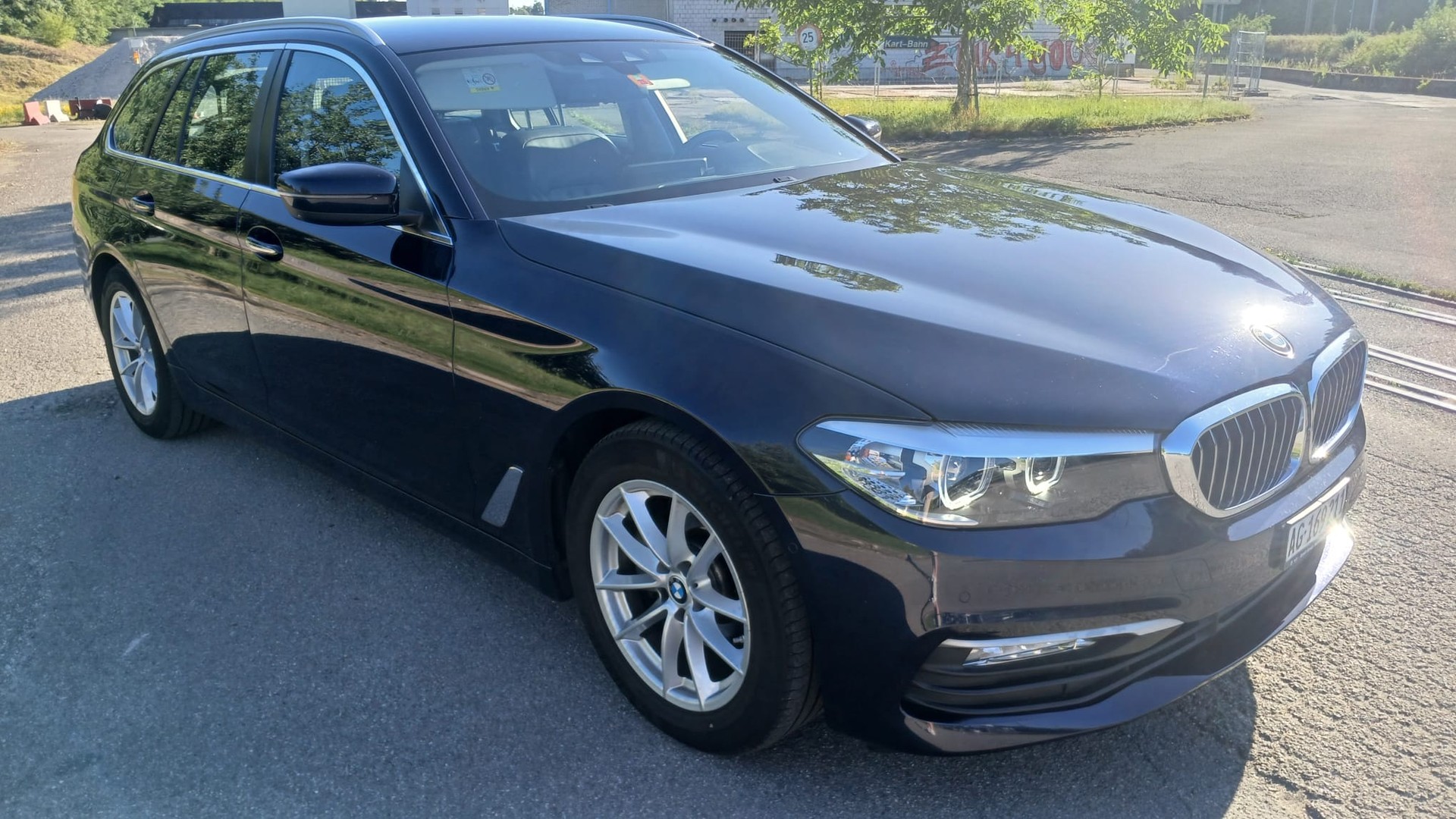 BMW 520d xDrive Touring Luxury Line Steptronic-image-15