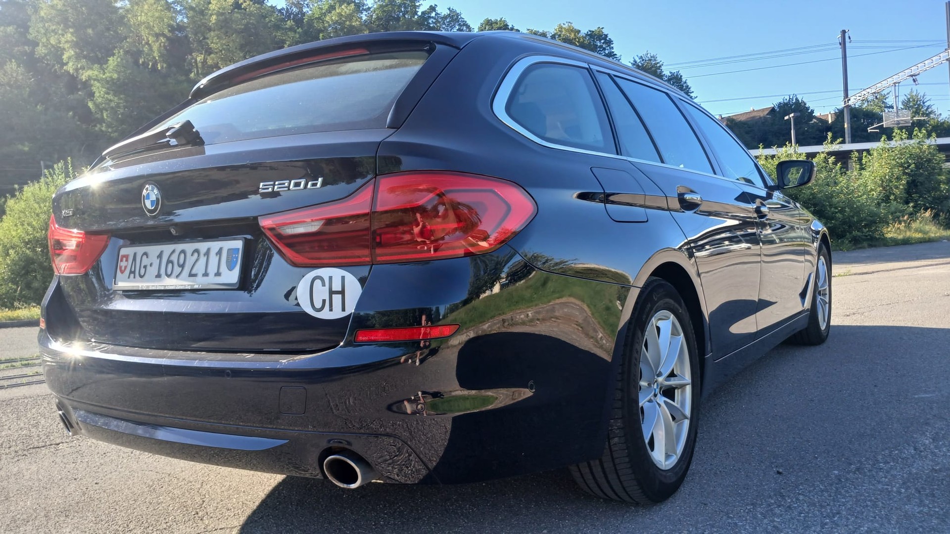 BMW 520d xDrive Touring Luxury Line Steptronic-image-5