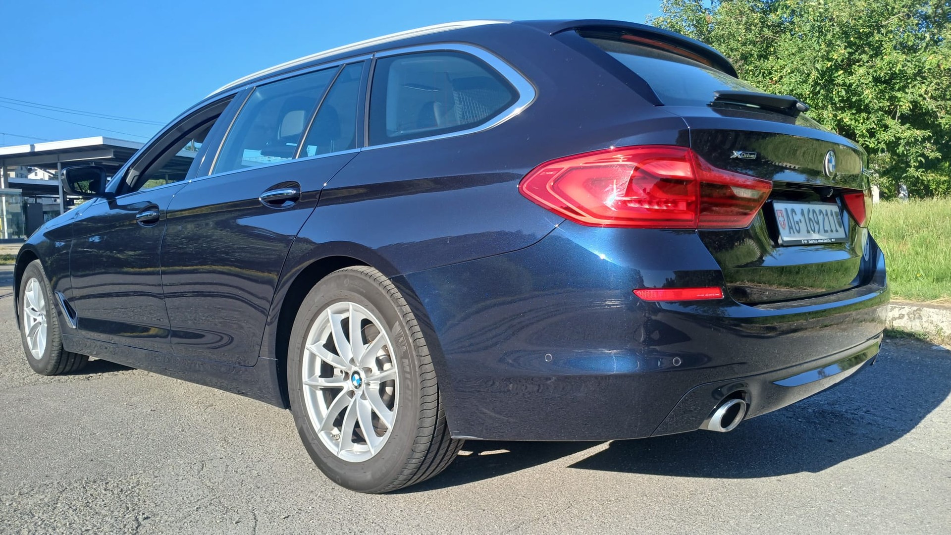BMW 520d xDrive Touring Luxury Line Steptronic-image-8