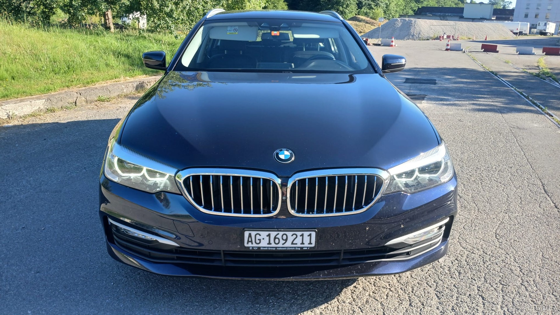 BMW 520d xDrive Touring Luxury Line Steptronic-image-1