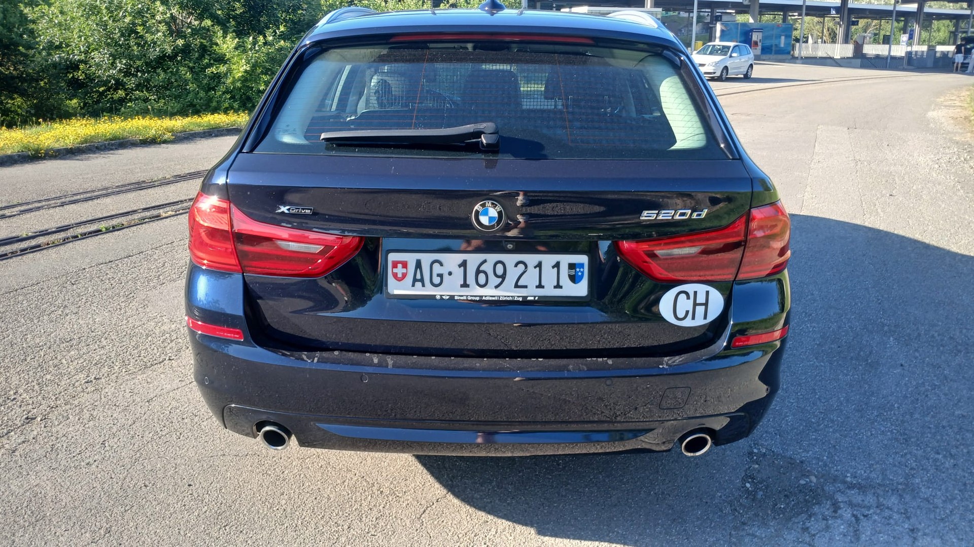 BMW 520d xDrive Touring Luxury Line Steptronic-image-4