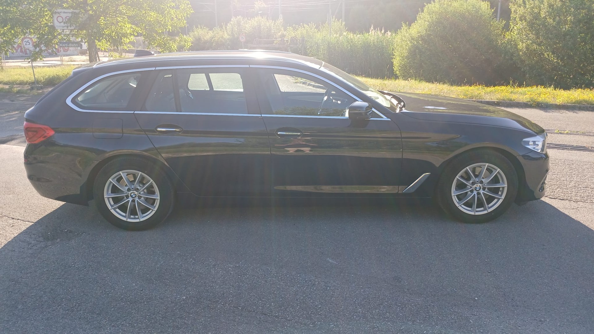 BMW 520d xDrive Touring Luxury Line Steptronic-image-12