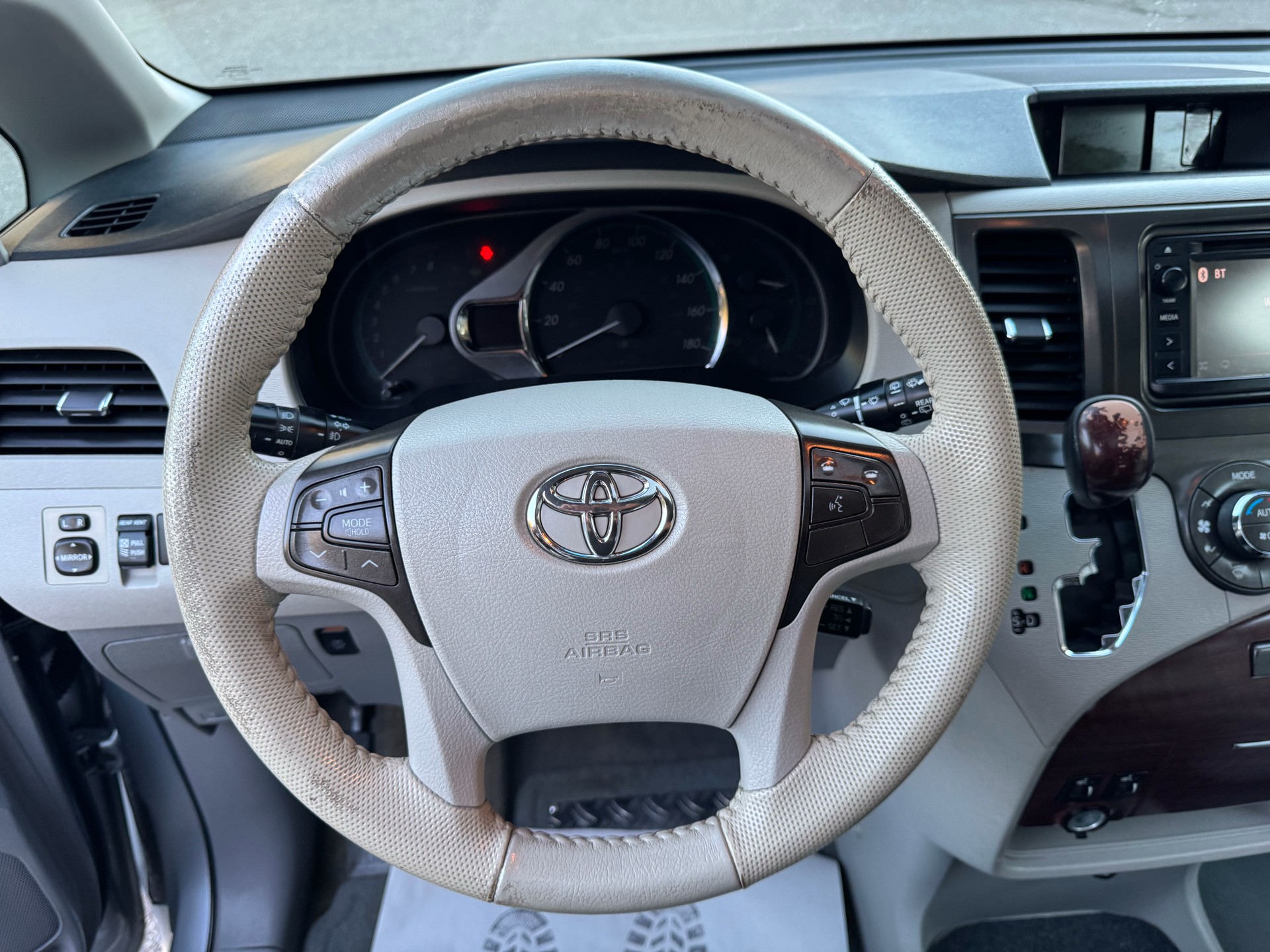 TOYOTA Sienna 3.5 A 4WD-image-23