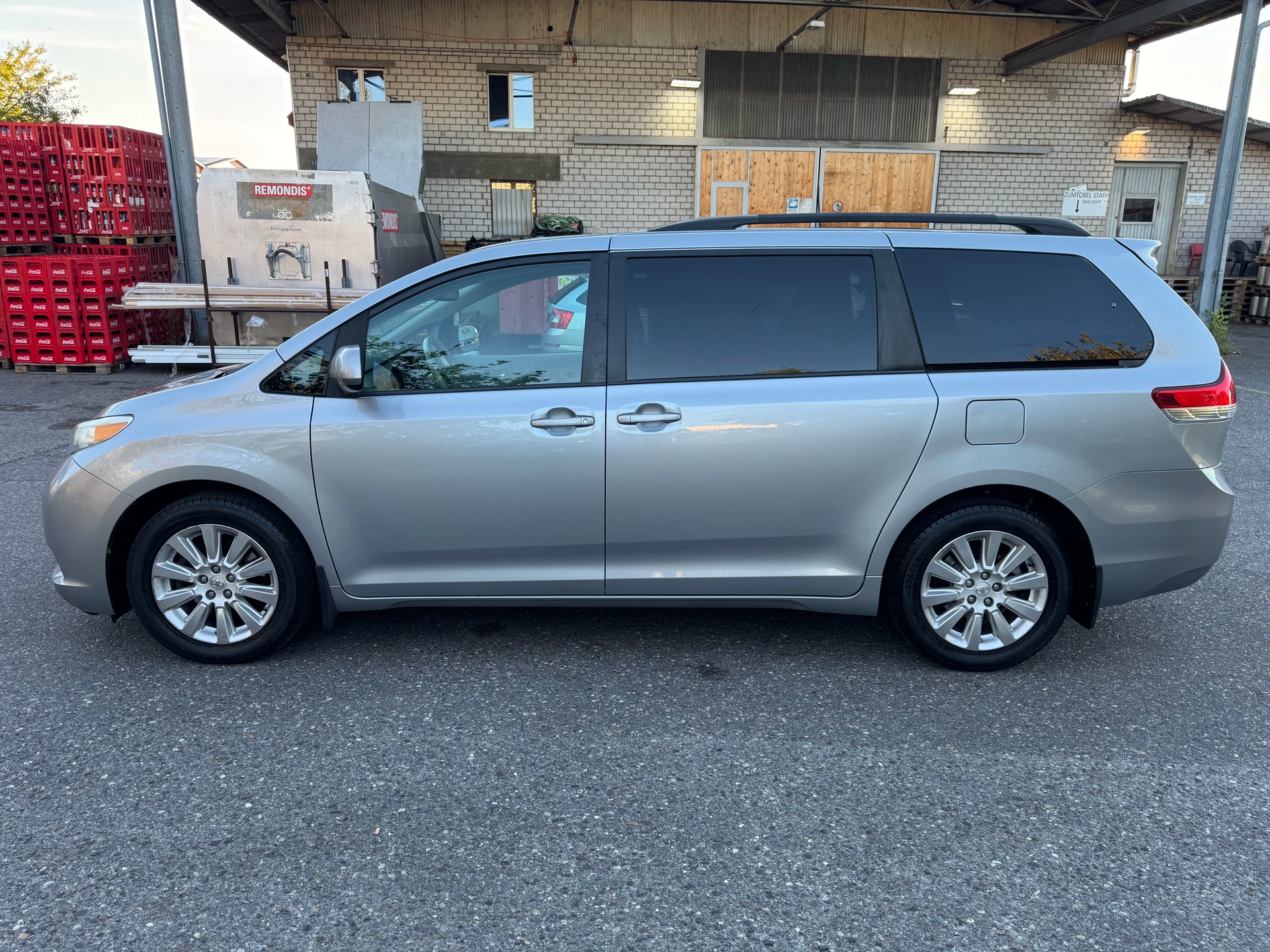 TOYOTA Sienna 3.5 A 4WD-image-9