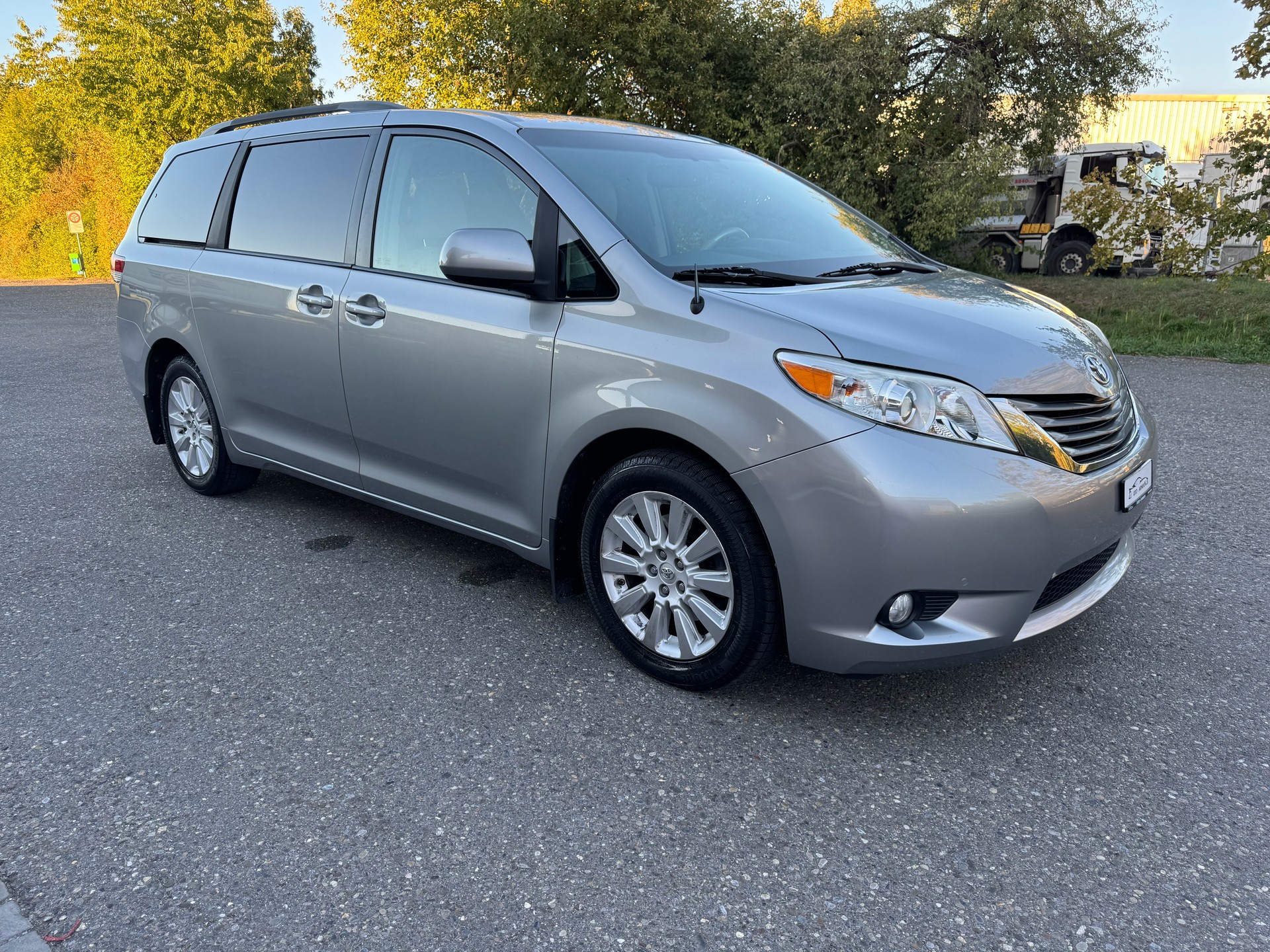 TOYOTA Sienna 3.5 A 4WD-image-1