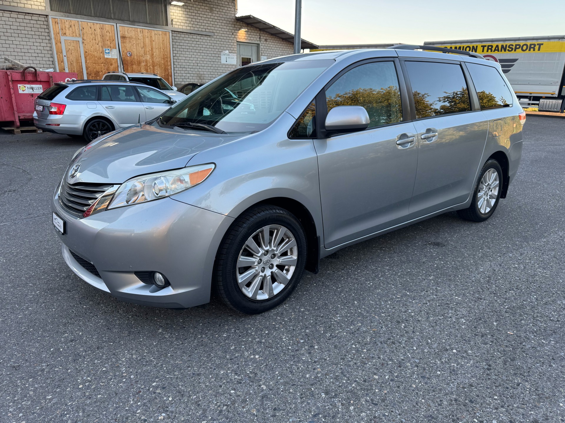 TOYOTA Sienna 3.5 A 4WD-image-2