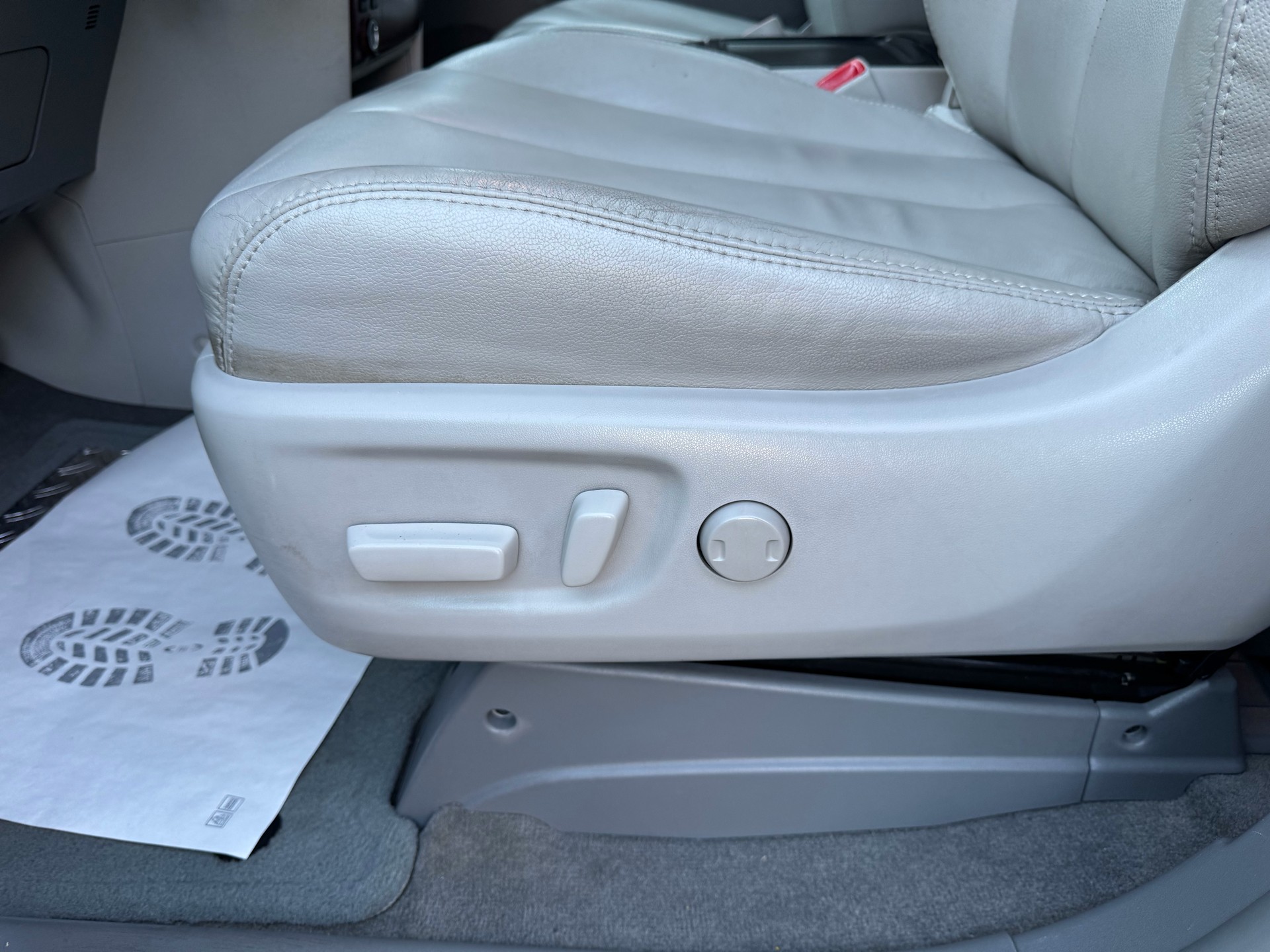 TOYOTA Sienna 3.5 A 4WD-image-17