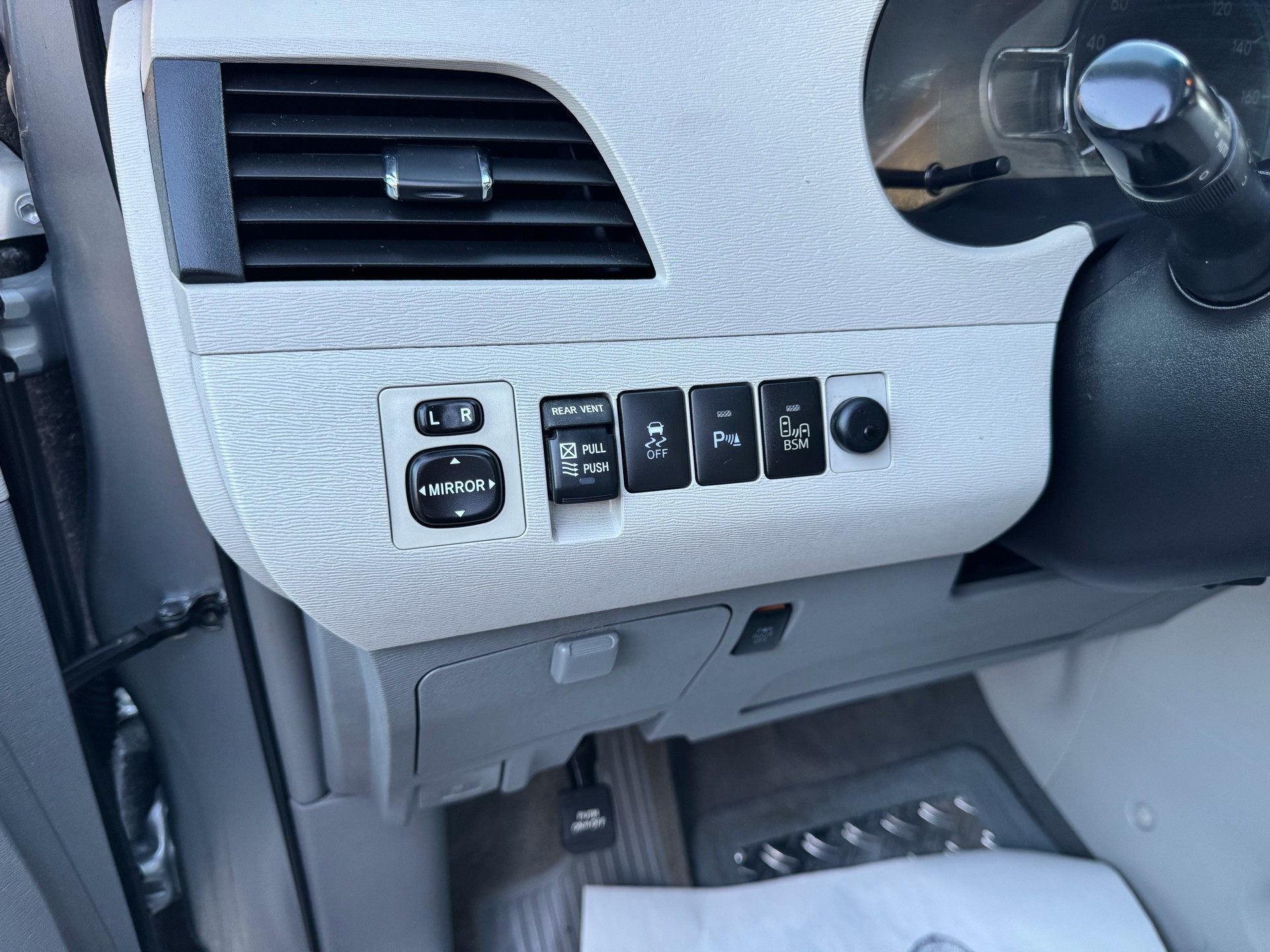 TOYOTA Sienna 3.5 A 4WD-image-22