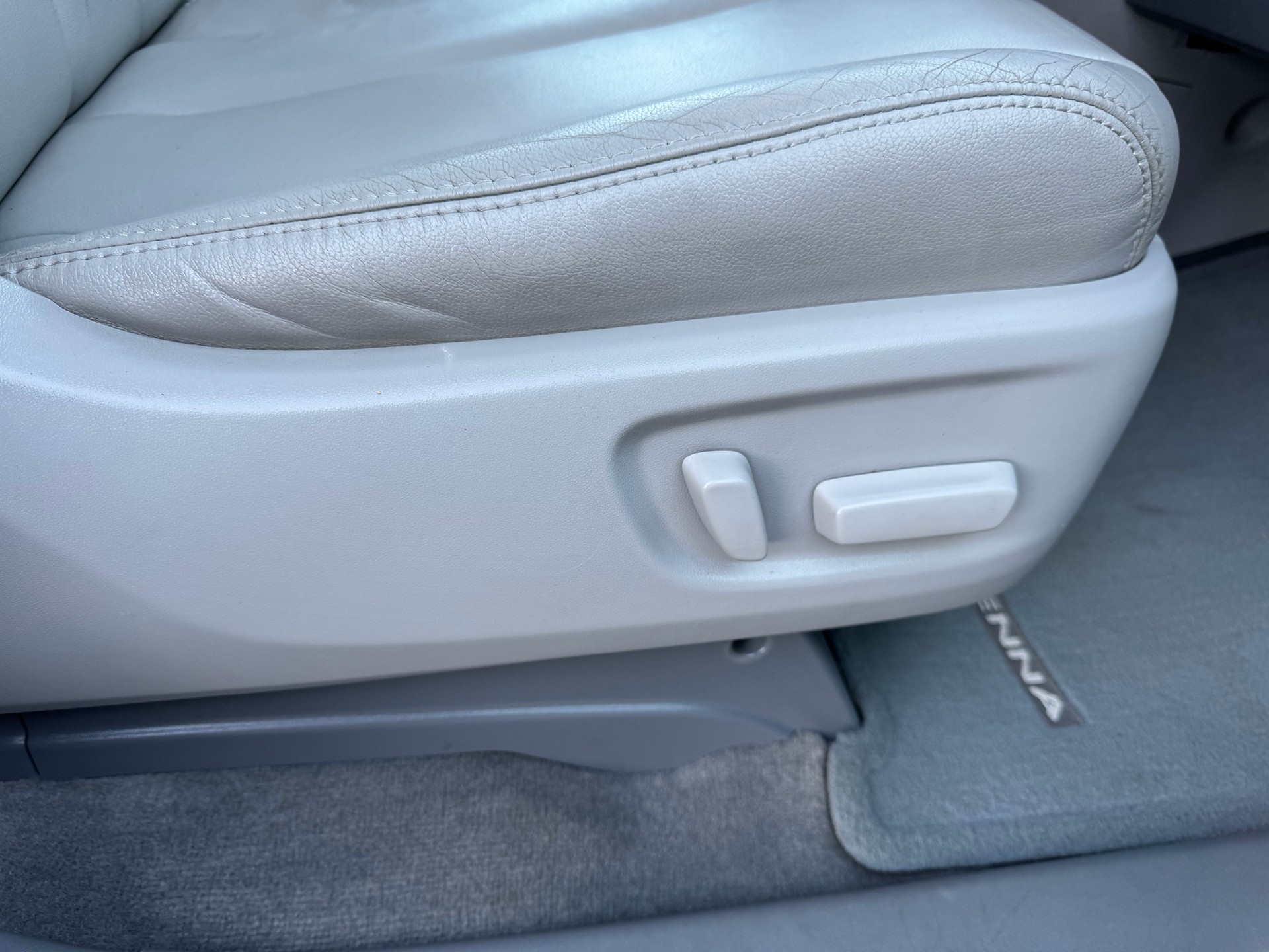 TOYOTA Sienna 3.5 A 4WD-image-12