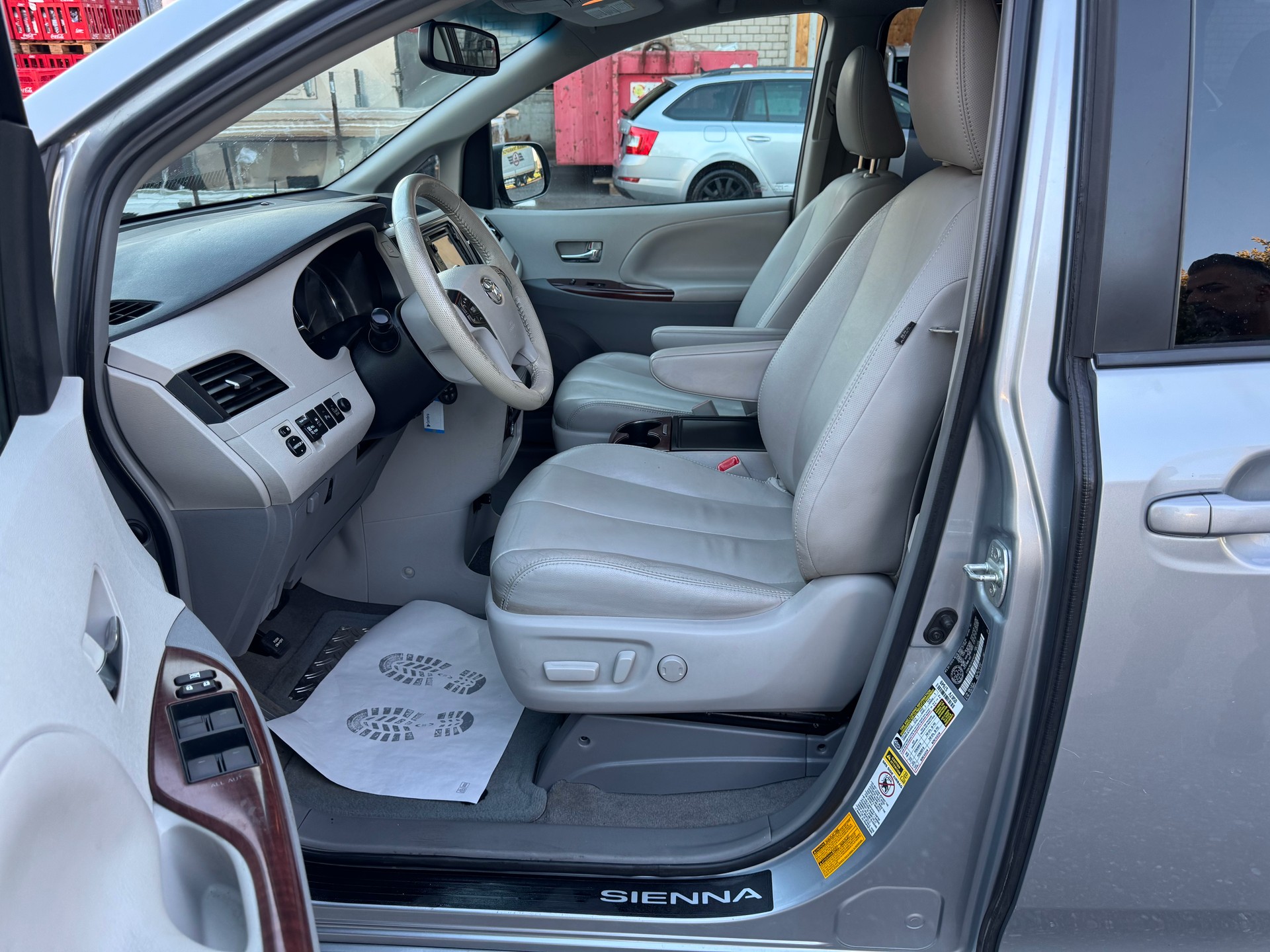 TOYOTA Sienna 3.5 A 4WD-image-14