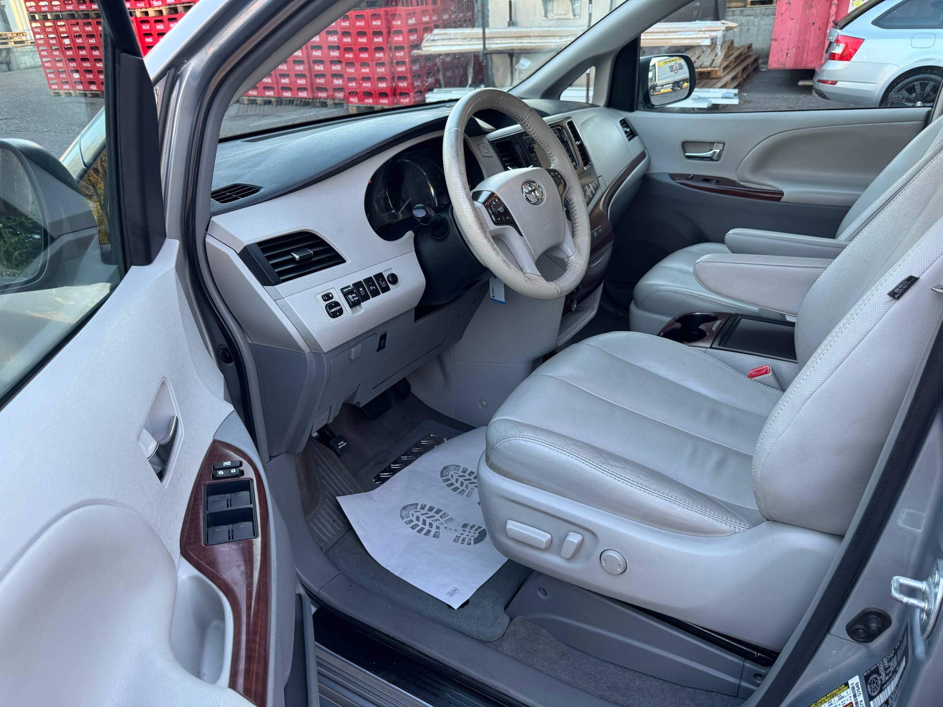 TOYOTA Sienna 3.5 A 4WD-image-15