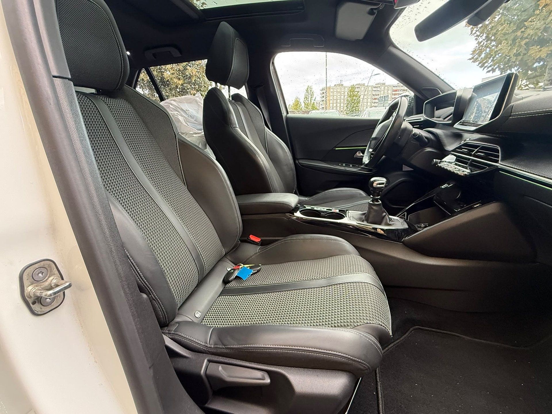 PEUGEOT 2008 1.5 BlueHDi Allure-image-11