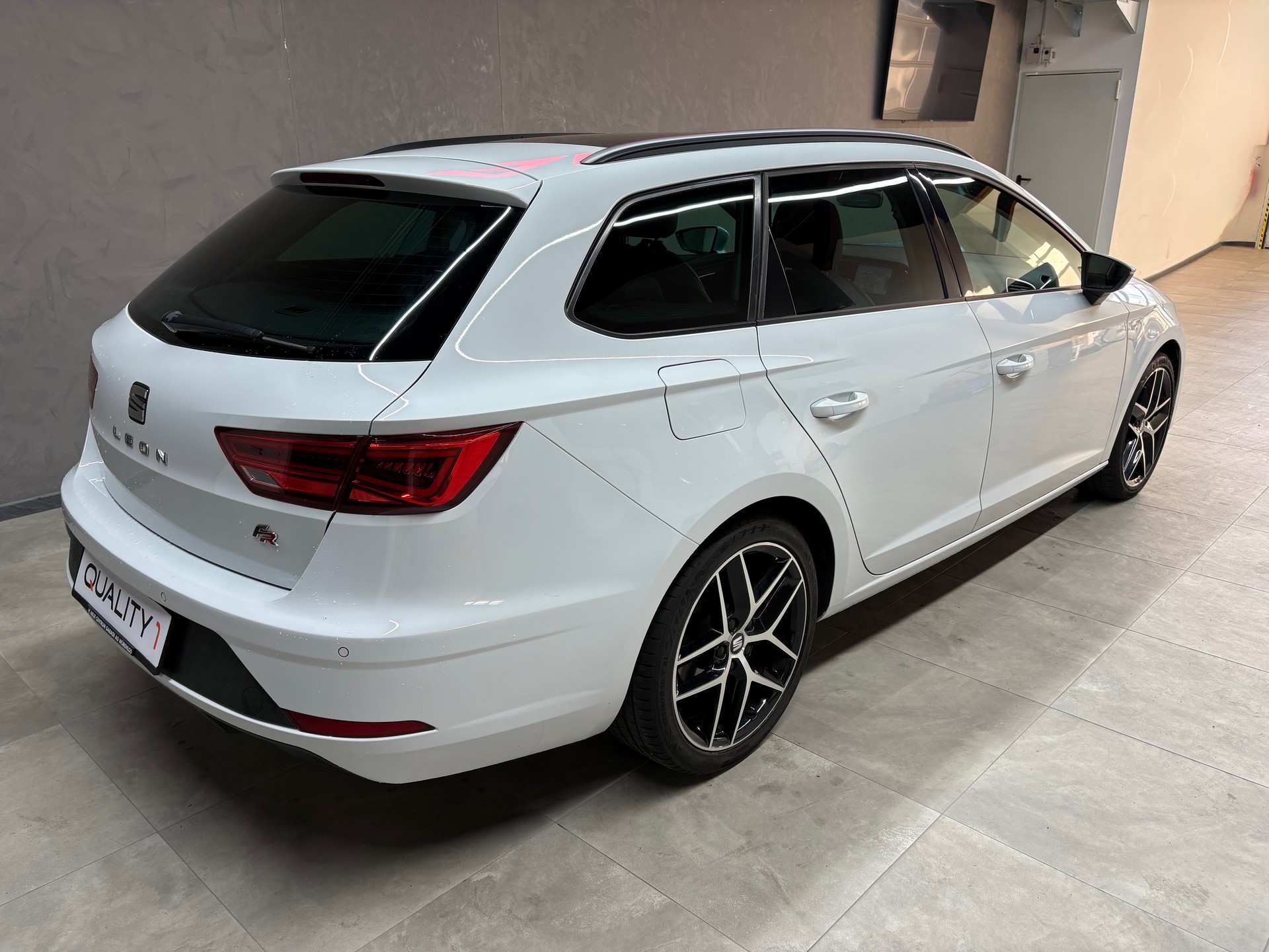 SEAT Leon ST 1.4 TSI ACT FR DSG-image-4