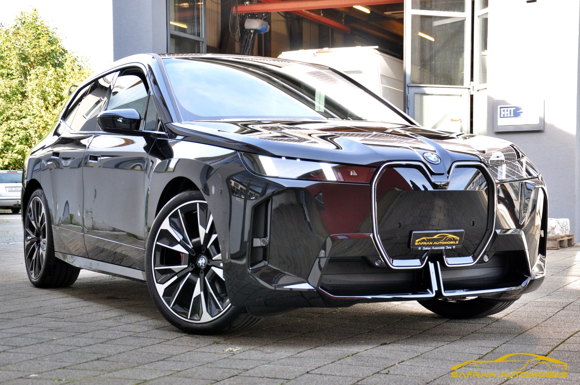 BMW iX xDrive60 M Sport Pro-image-2