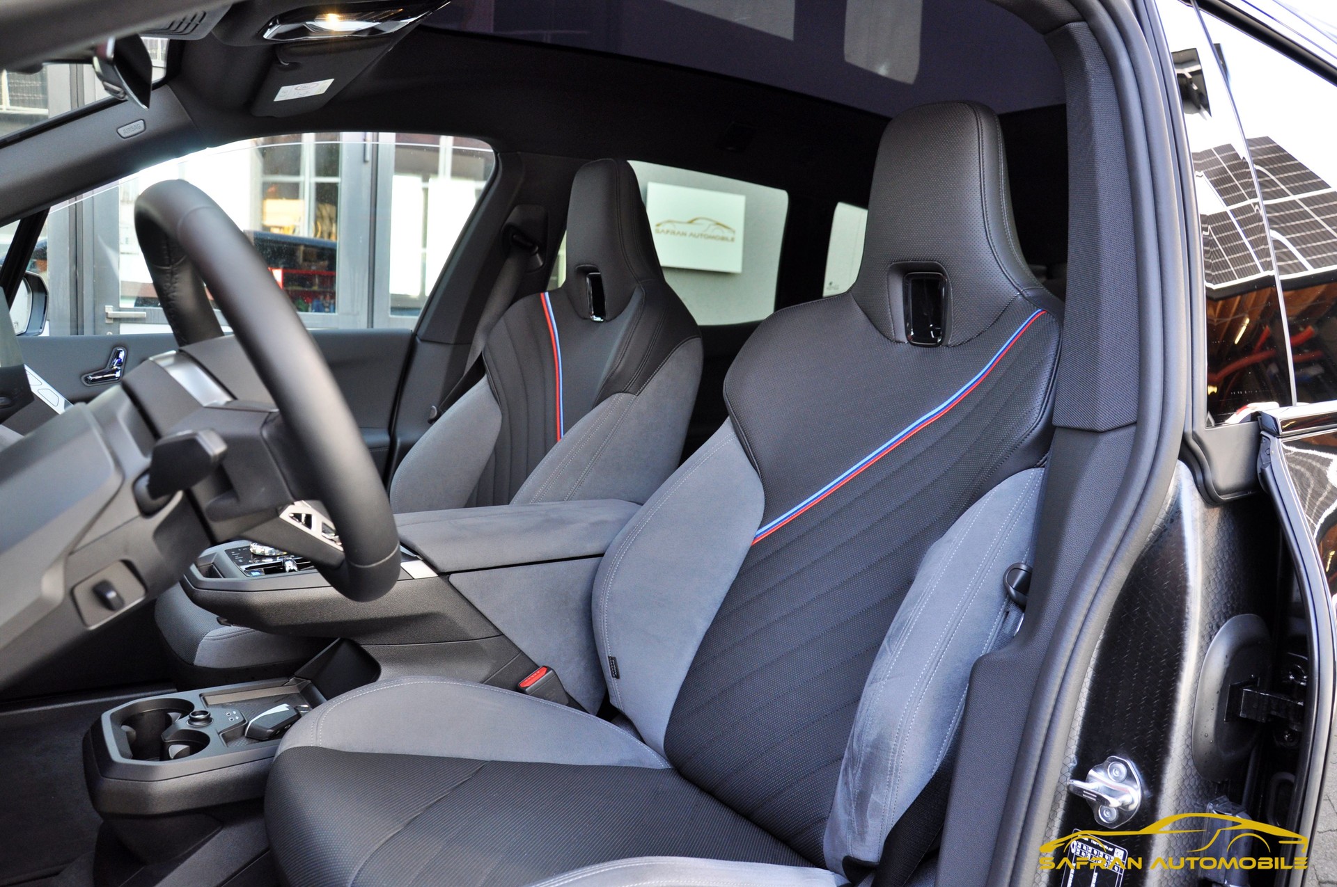 BMW iX xDrive60 M Sport Pro-image-8