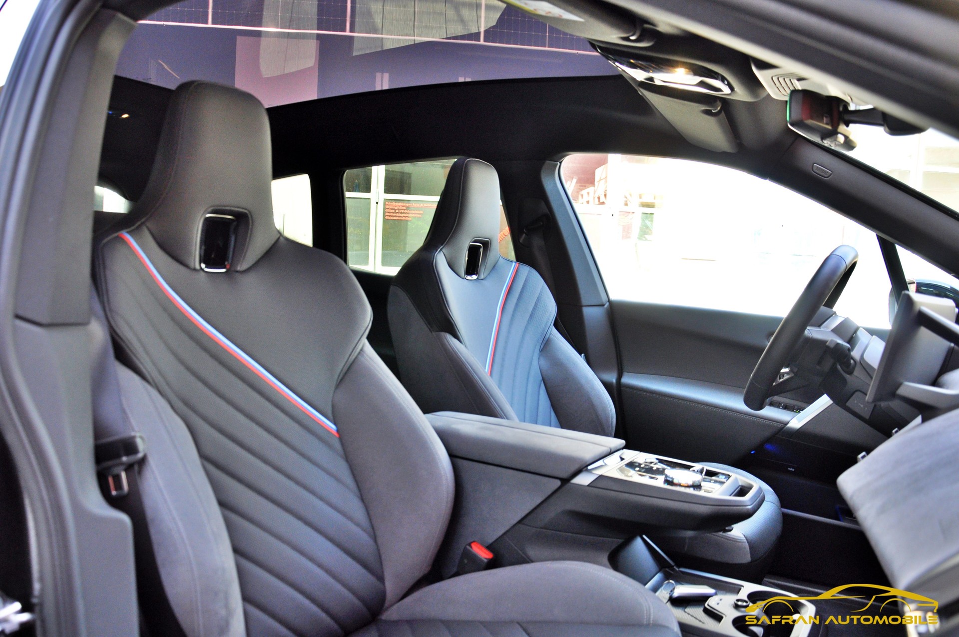 BMW iX xDrive60 M Sport Pro-image-9