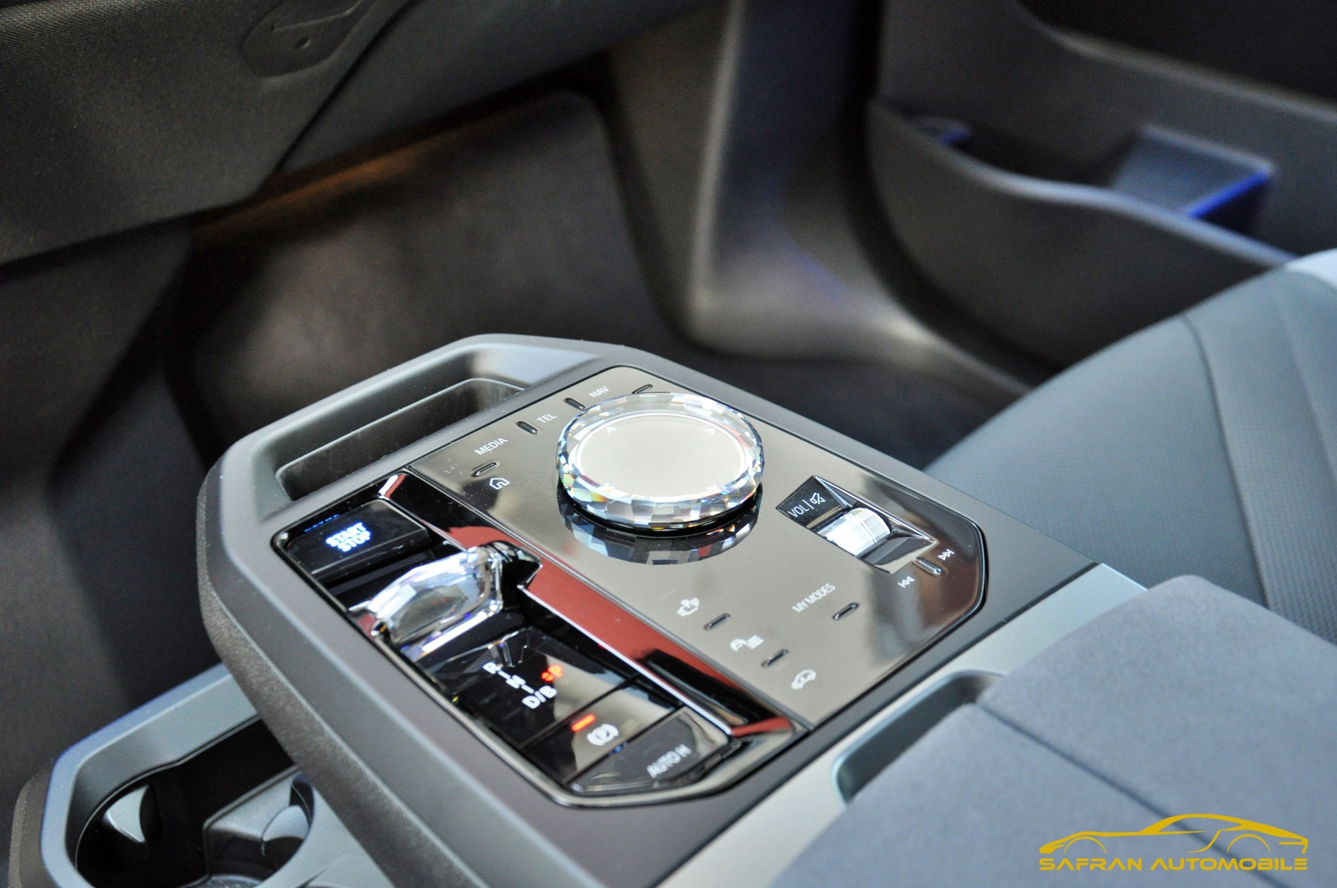 BMW iX xDrive60 M Sport Pro-image-12