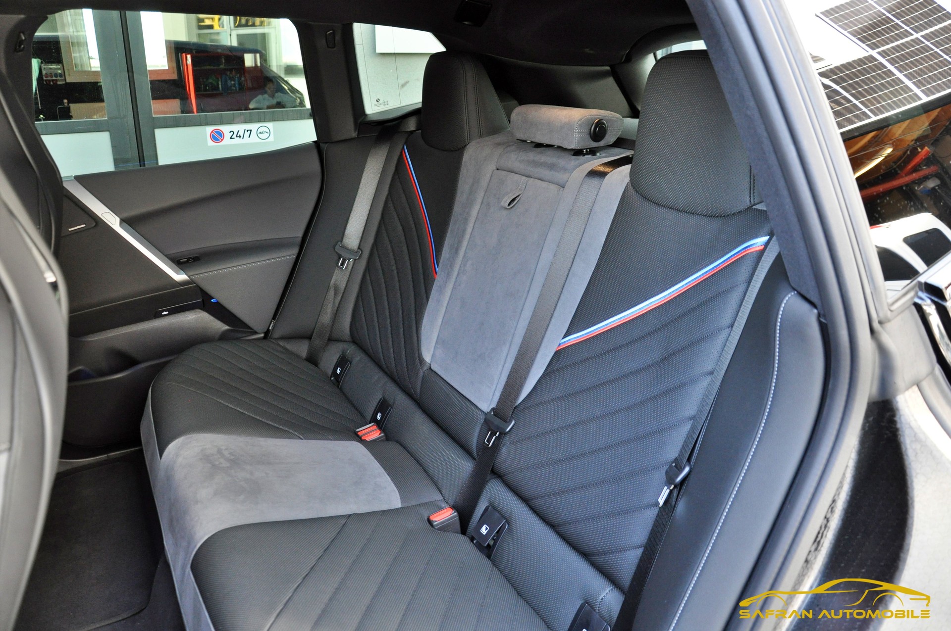BMW iX xDrive60 M Sport Pro-image-13