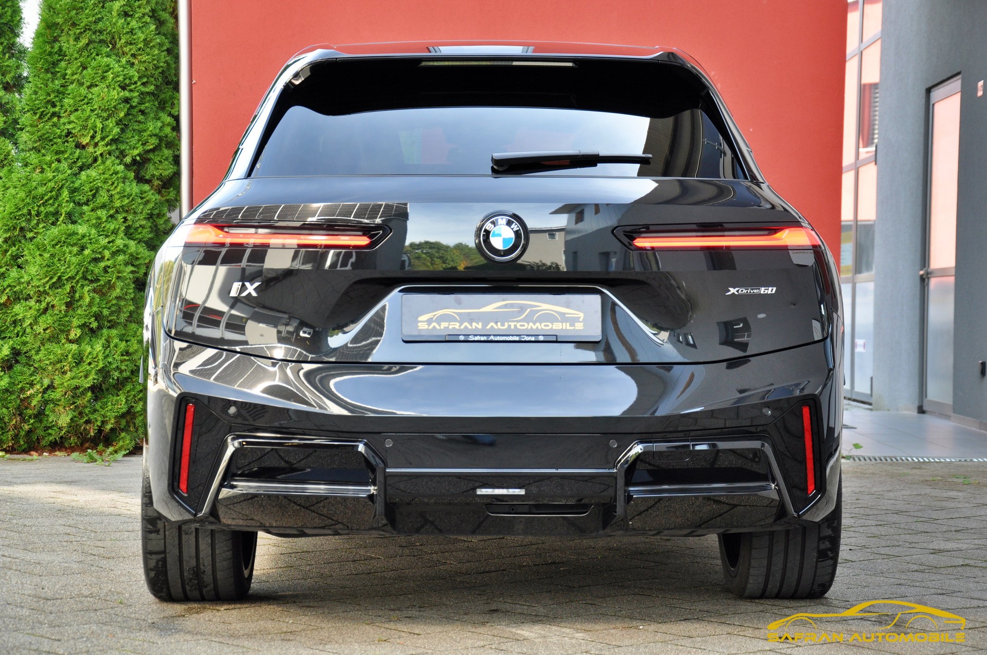 BMW iX xDrive60 M Sport Pro-image-5