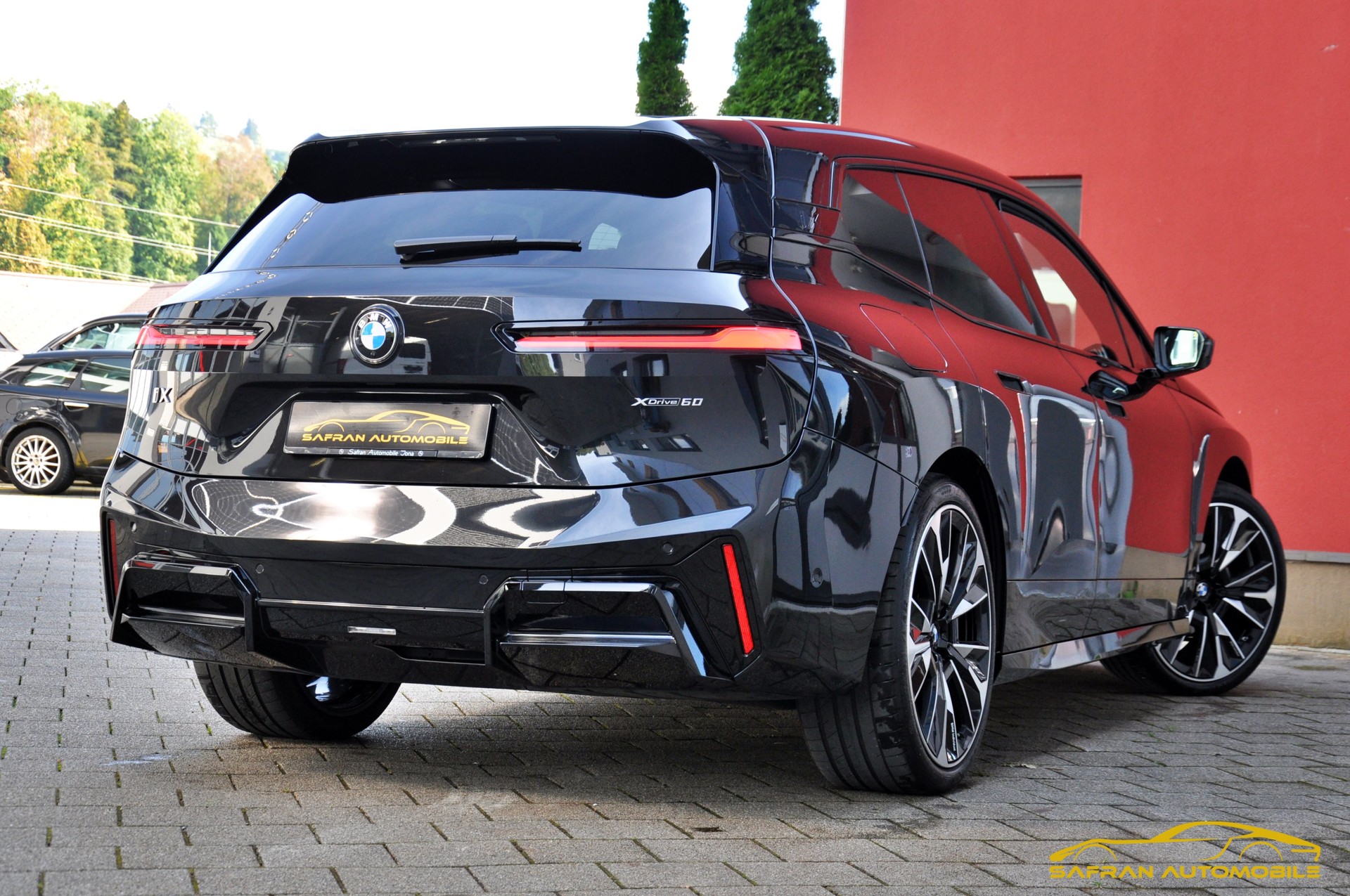 BMW iX xDrive60 M Sport Pro-image-6