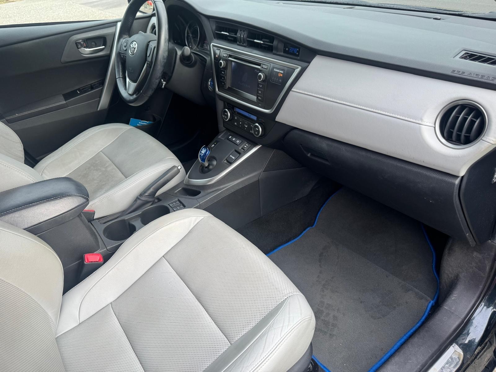 TOYOTA Auris Touring Sports 1.8 16V HSD Linea Luna-image-10
