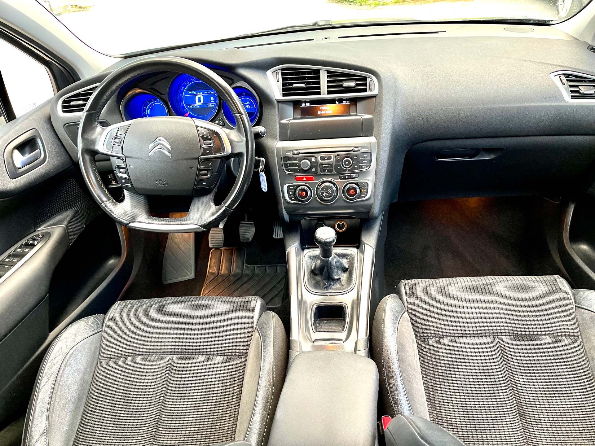 CITROEN C4 Berline 1.6 VTi Exclusive-image-17