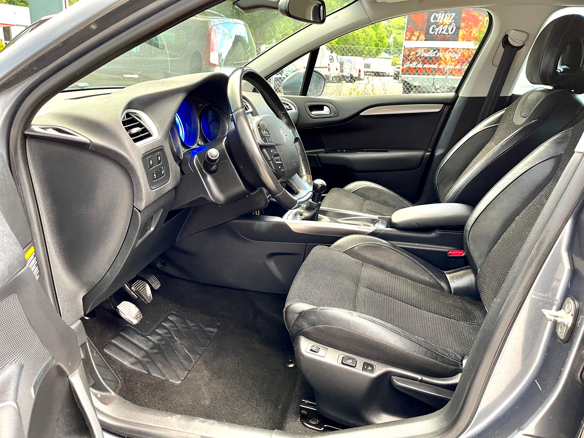 CITROEN C4 Berline 1.6 VTi Exclusive-image-24