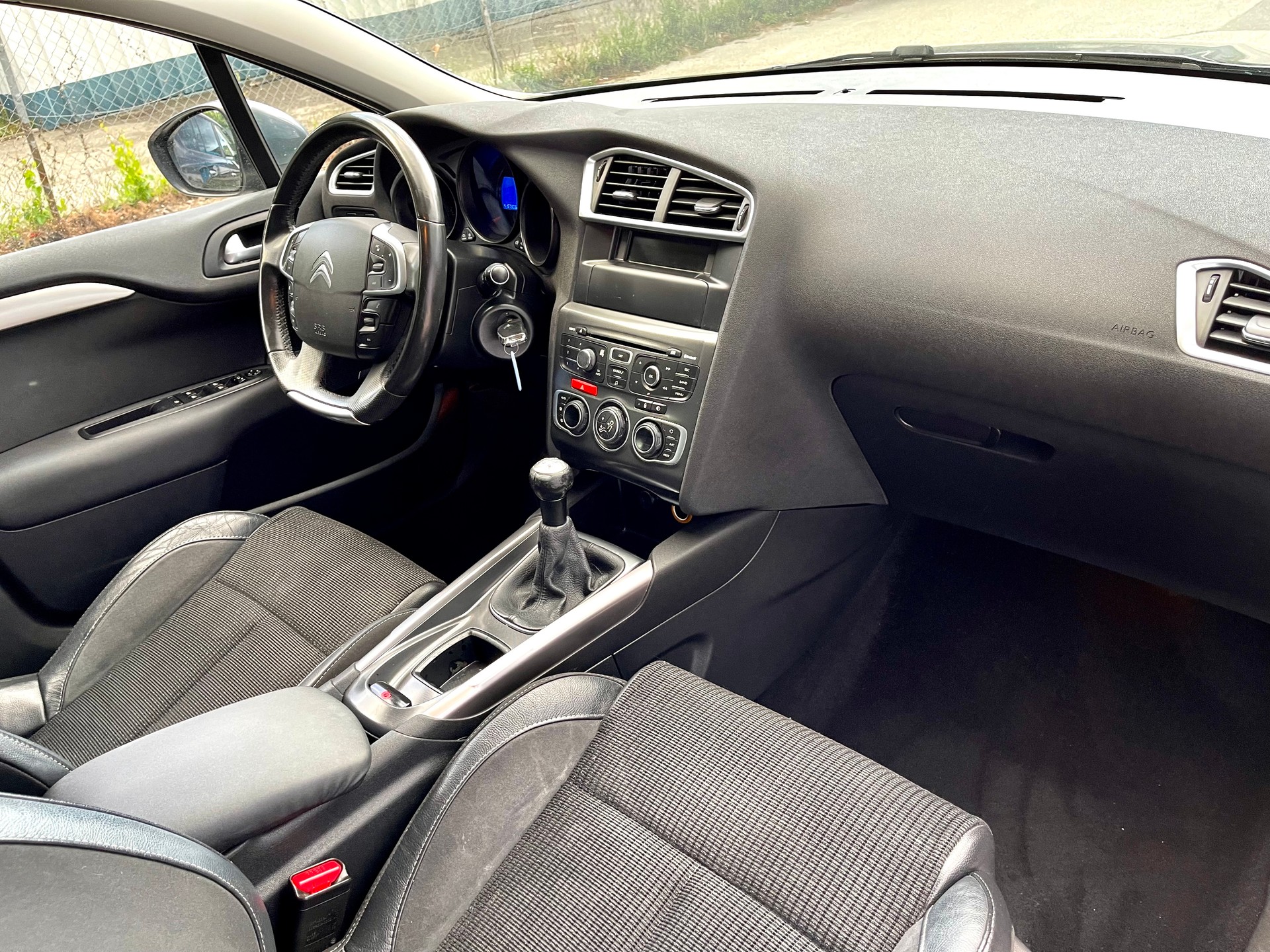 CITROEN C4 Berline 1.6 VTi Exclusive-image-19