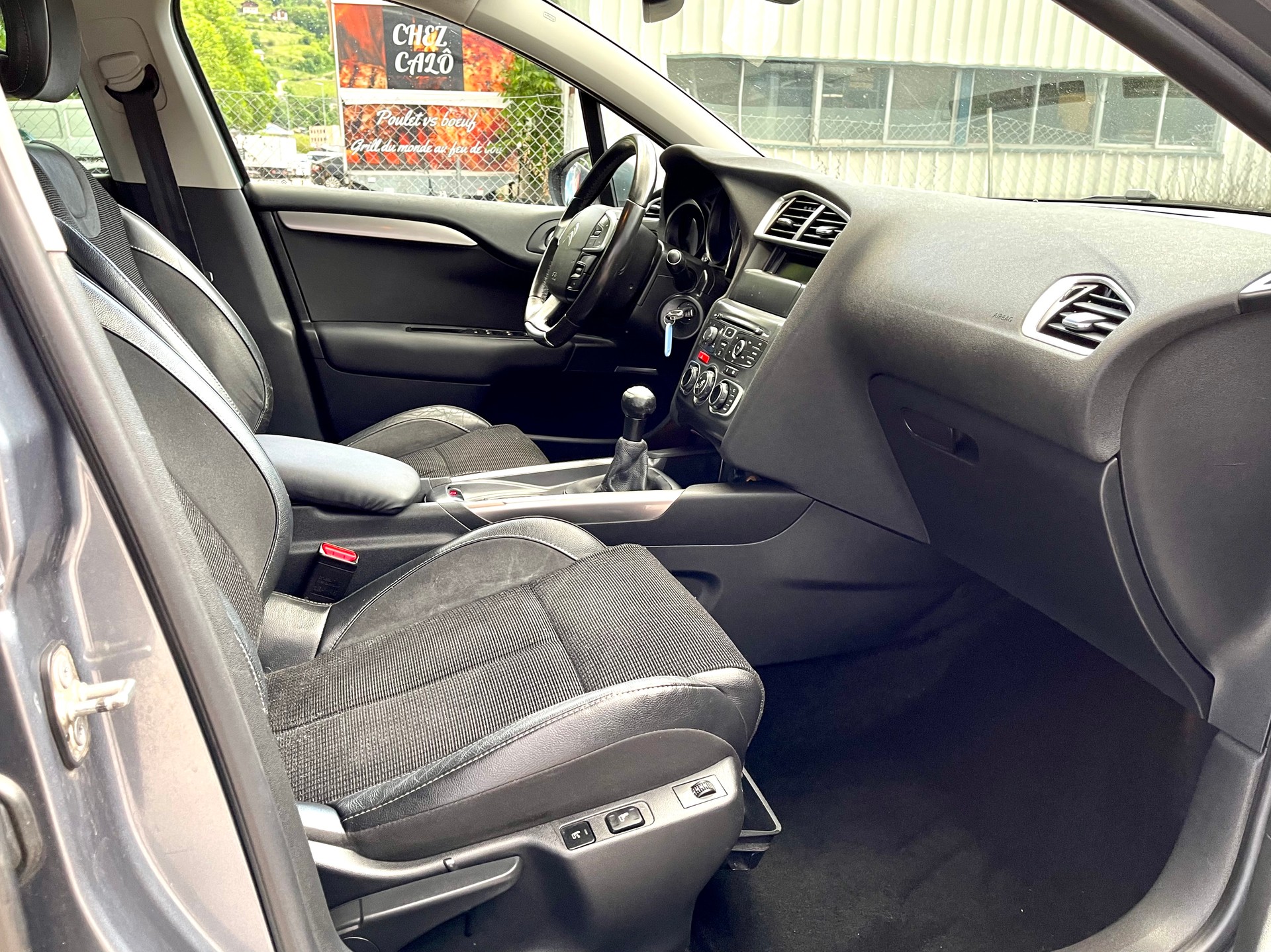 CITROEN C4 Berline 1.6 VTi Exclusive-image-11