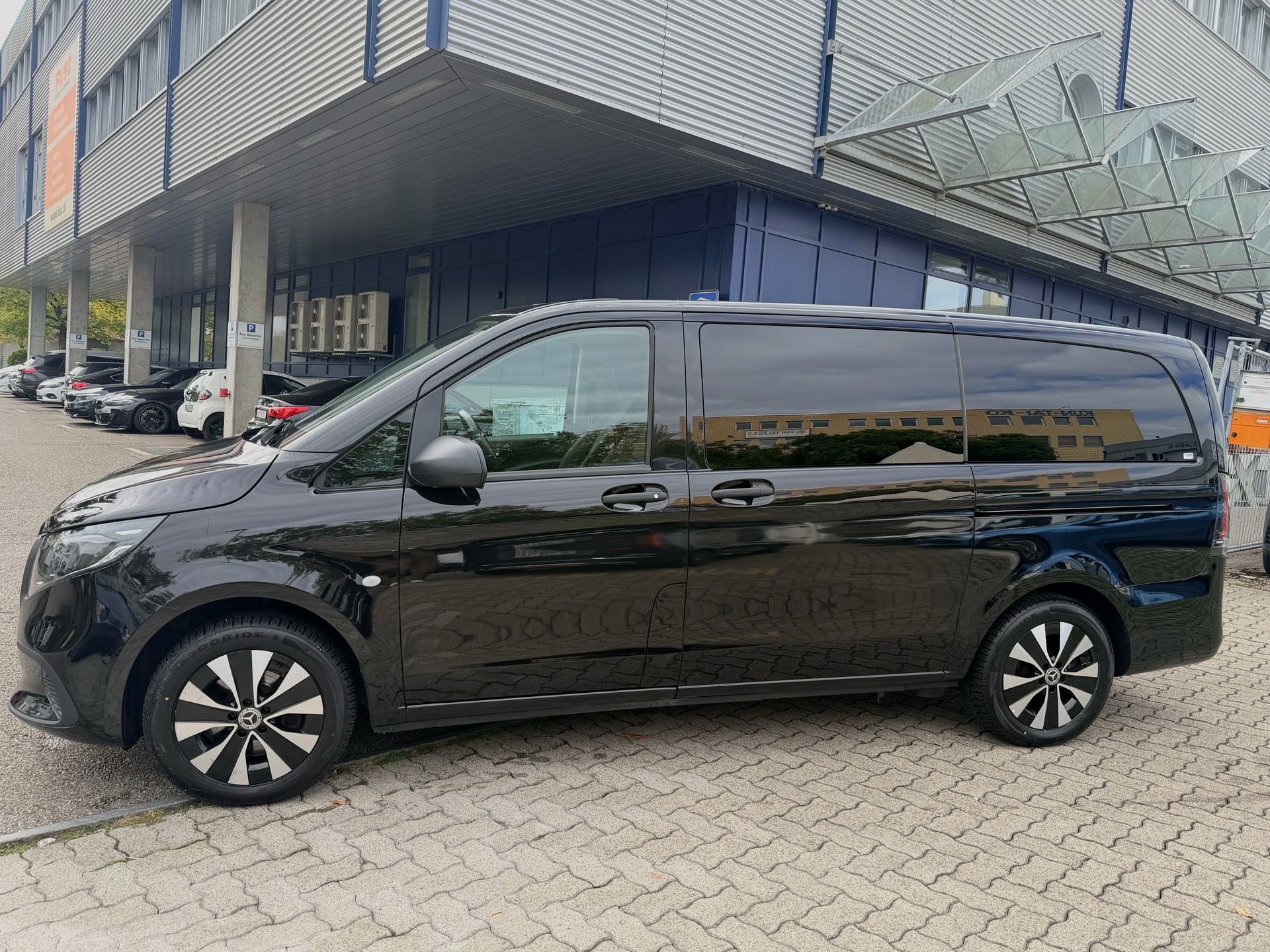 MERCEDES-BENZ Vito 116 CDI Lang Select Tourer 4Matic 9G-Tronic-image-5