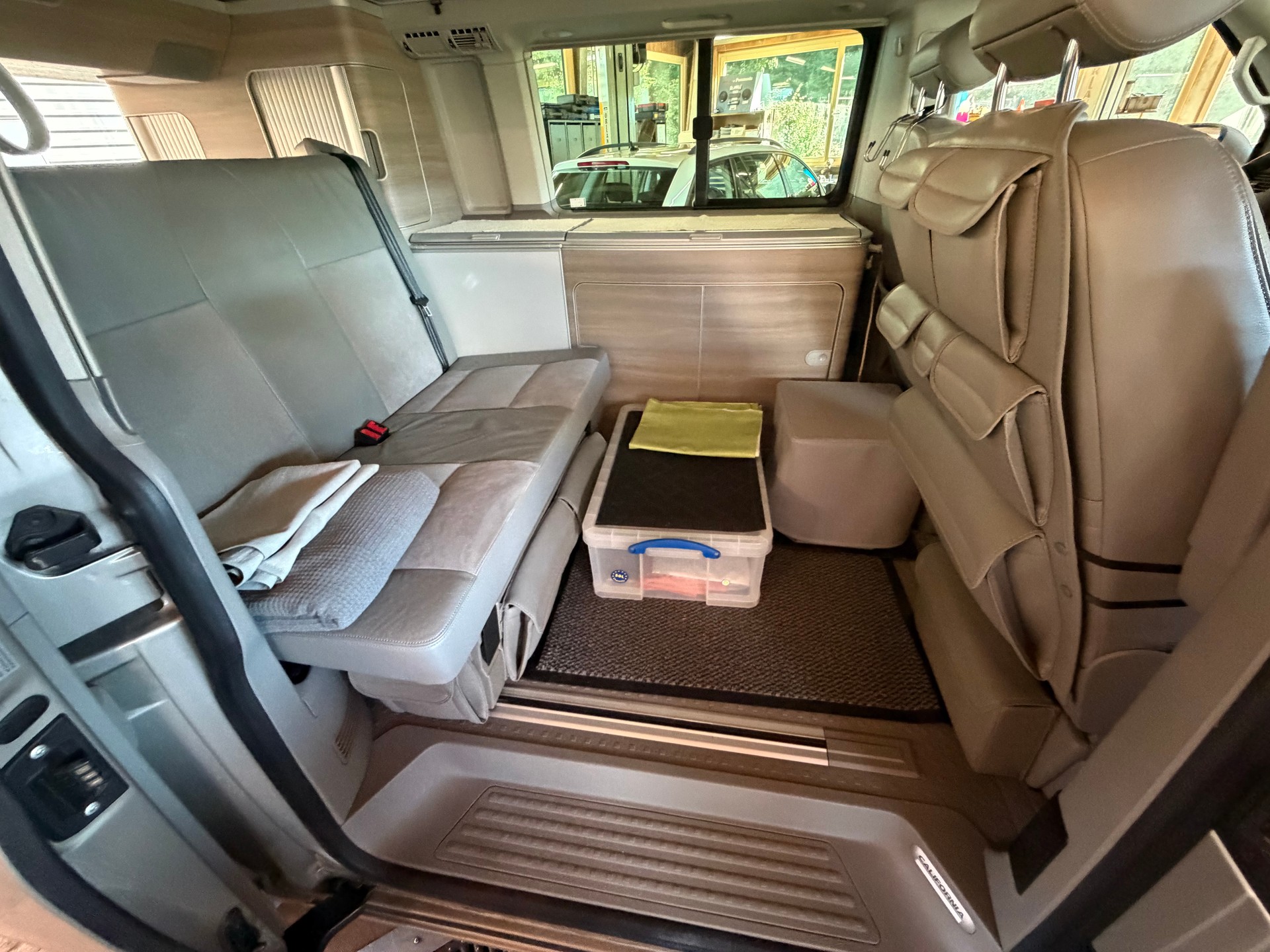 VW T5 California 2.0 Bi-TDI Comfortline EUROPE 4Motion DSG-image-8