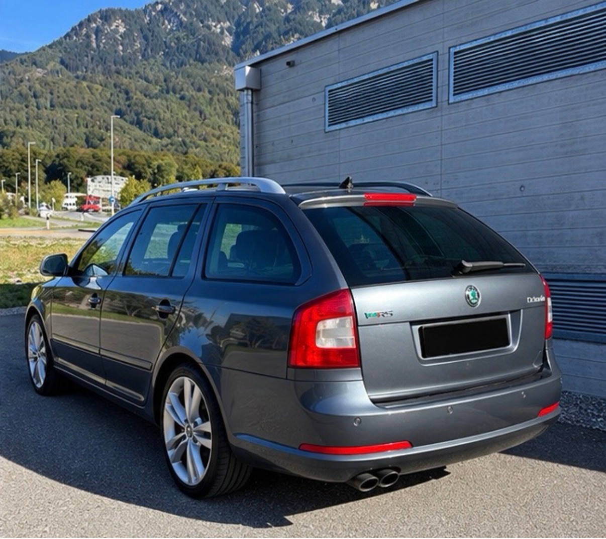 SKODA Octavia Combi 2.0 TDI RS DSG-image-2