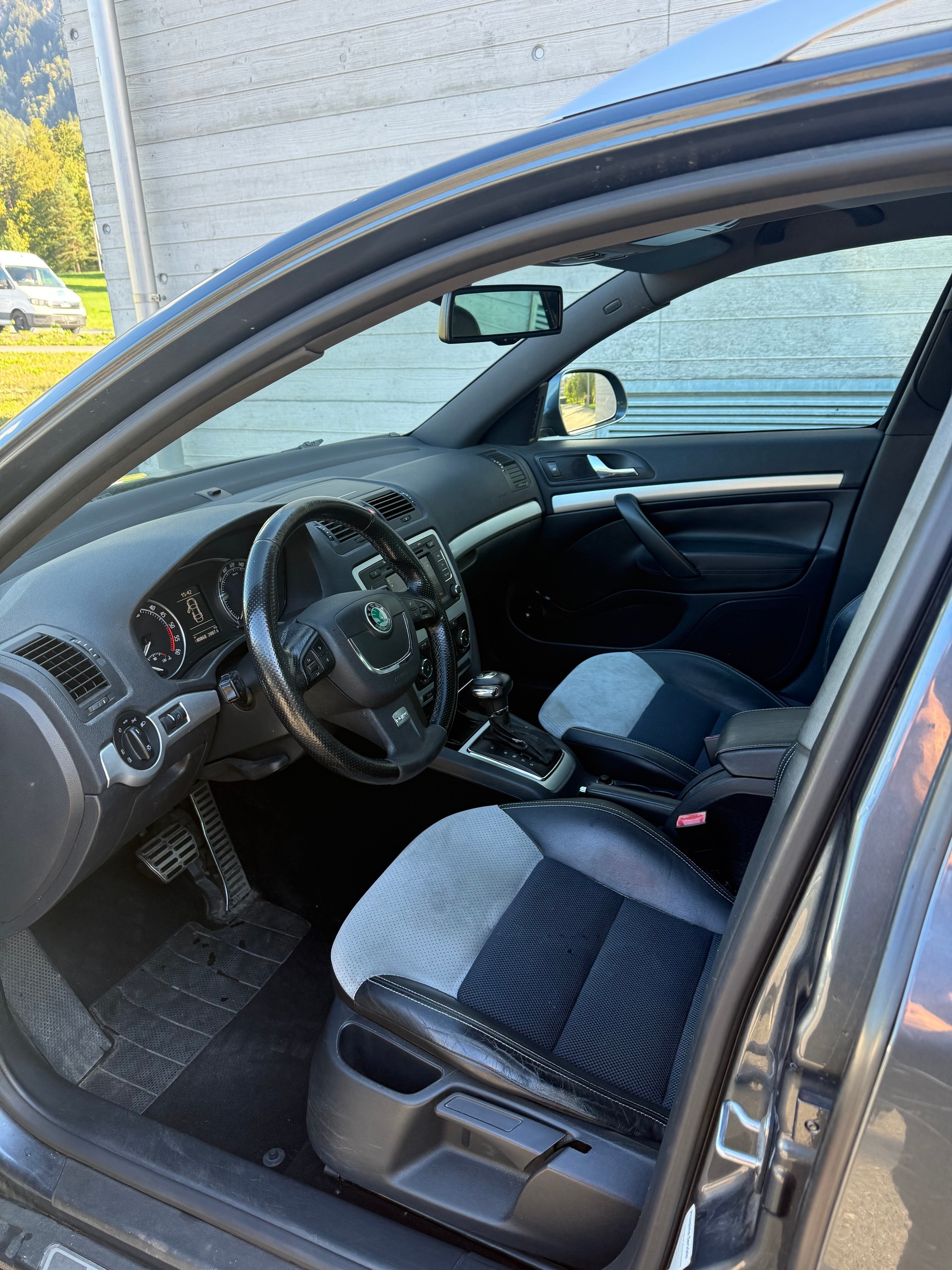 SKODA Octavia Combi 2.0 TDI RS DSG-image-5